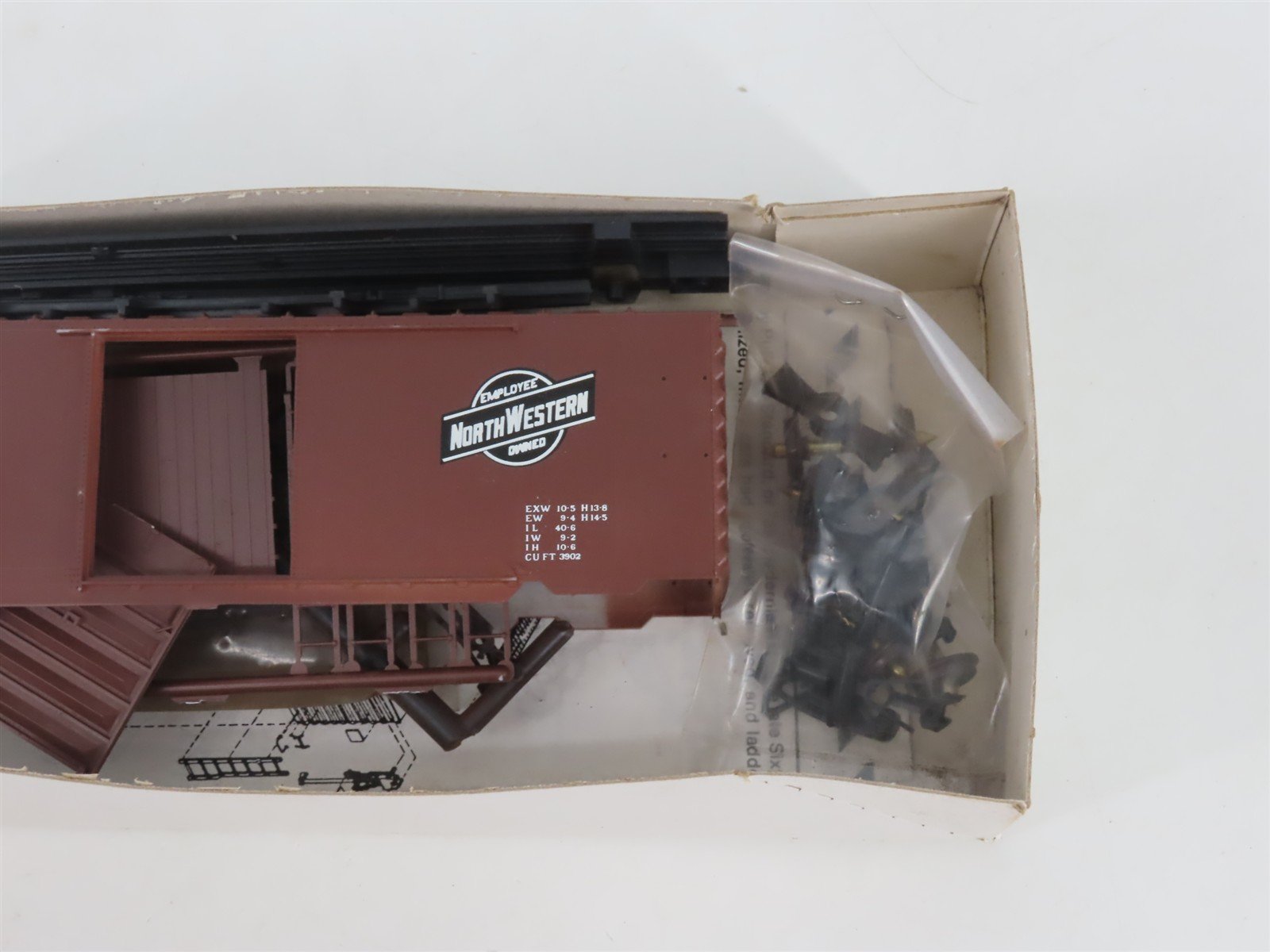 HO Scale McKean Models Master Series Kit 702 CNW 40' PS-1 Box Car #106881