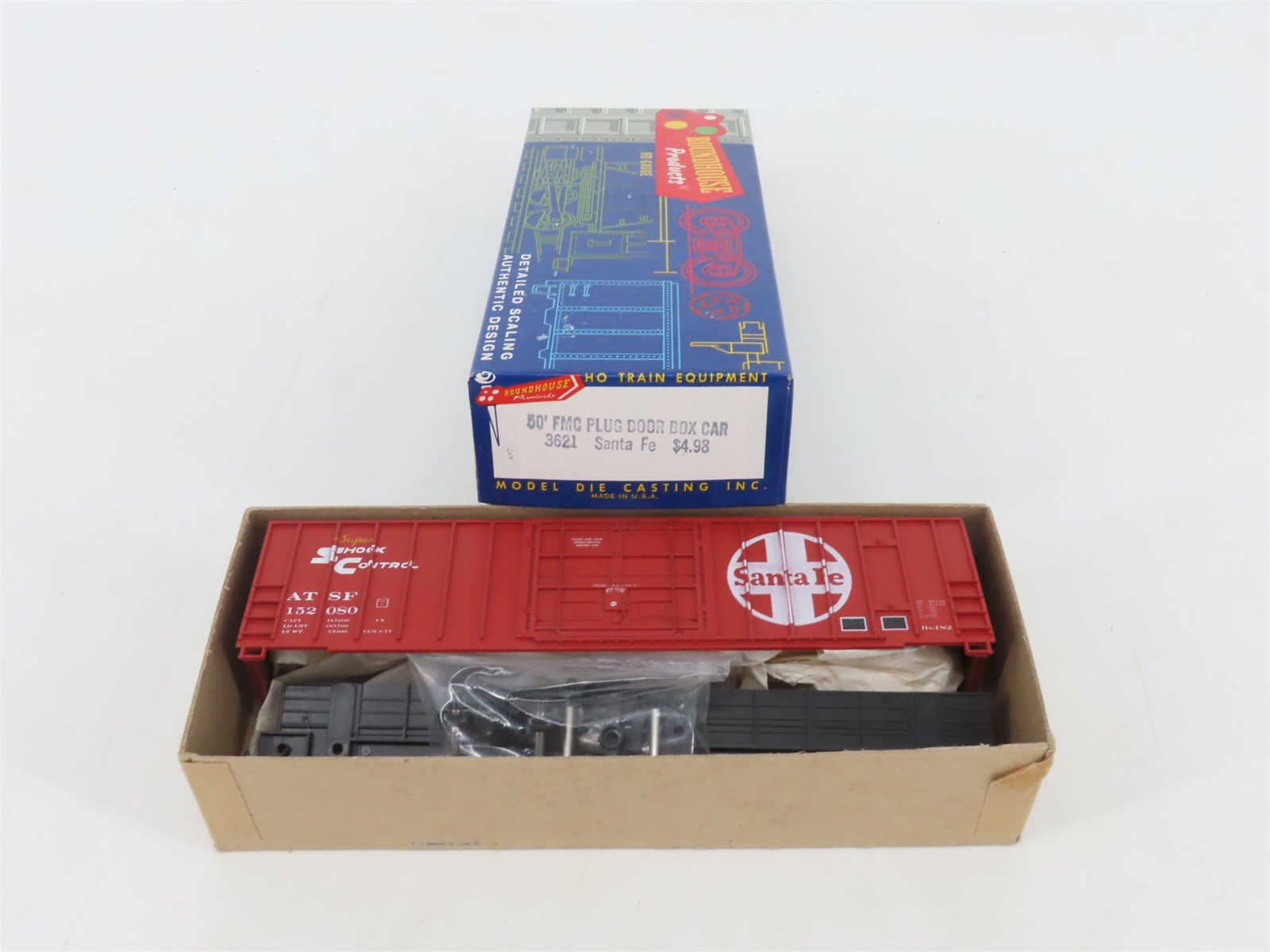 HO Scale Roundhouse Kit 3621 ATSF Santa Fe 50' Plug Door Box Car #152080