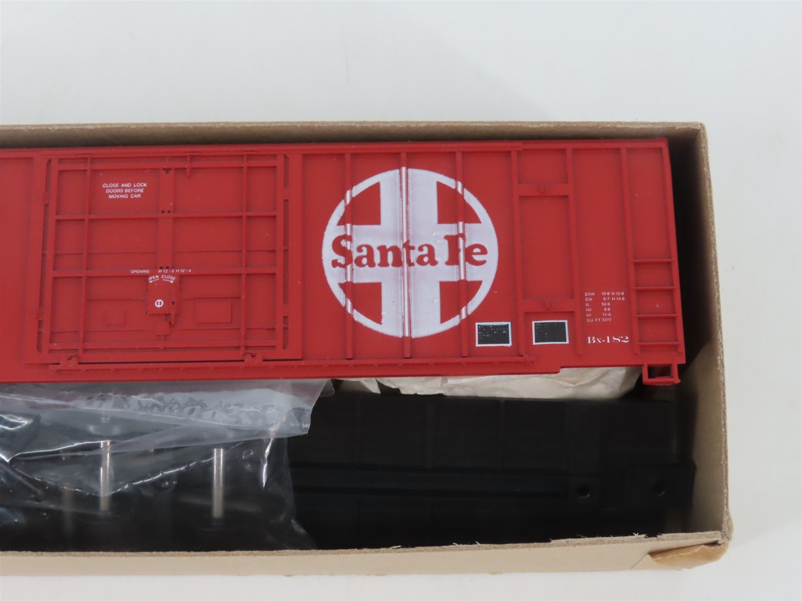 HO Scale Roundhouse Kit 3621 ATSF Santa Fe 50' Plug Door Box Car #152080