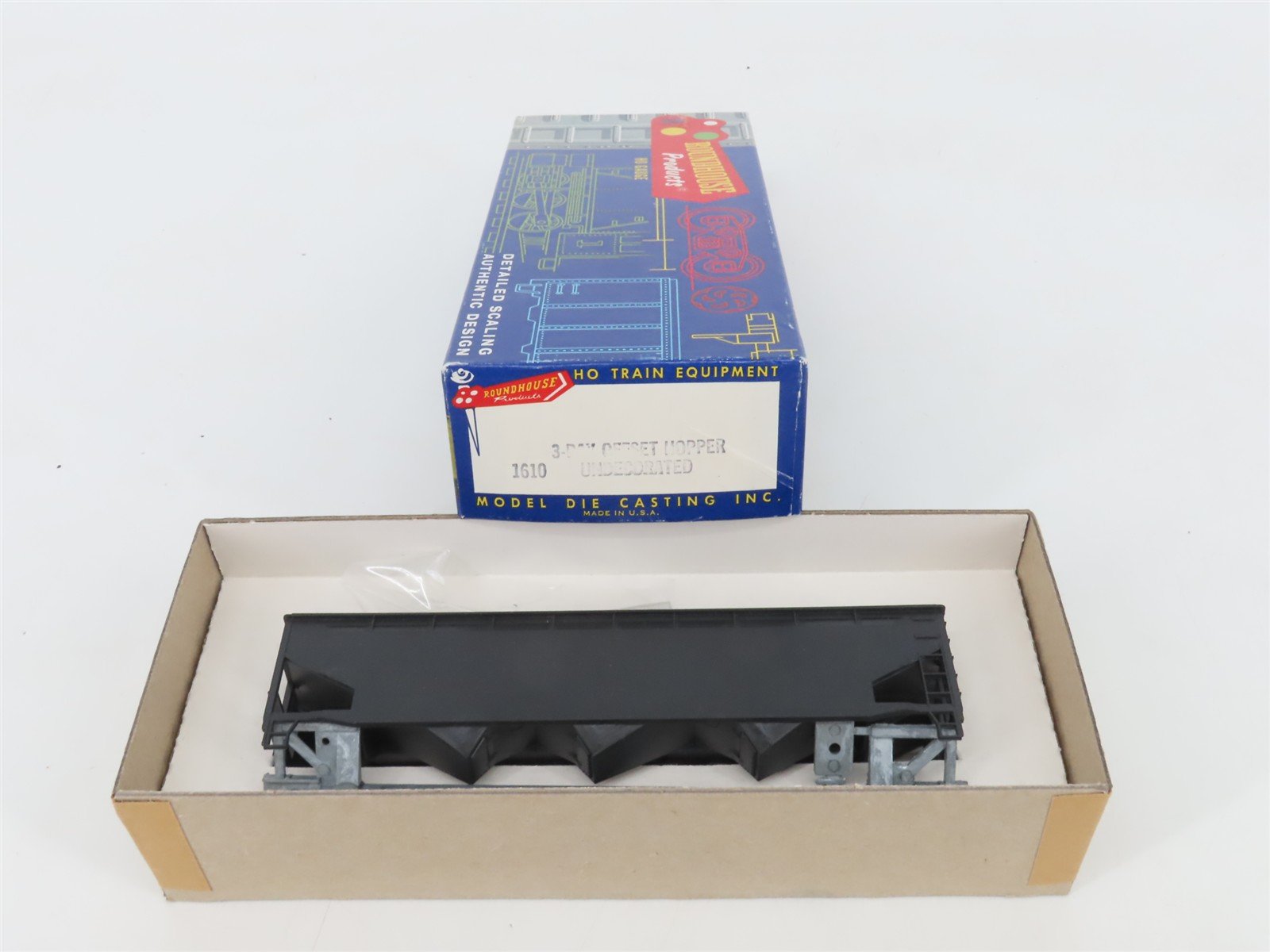 HO Scale Roundhouse Kit 1610 Undecorated 3-Bay Offset Hopper