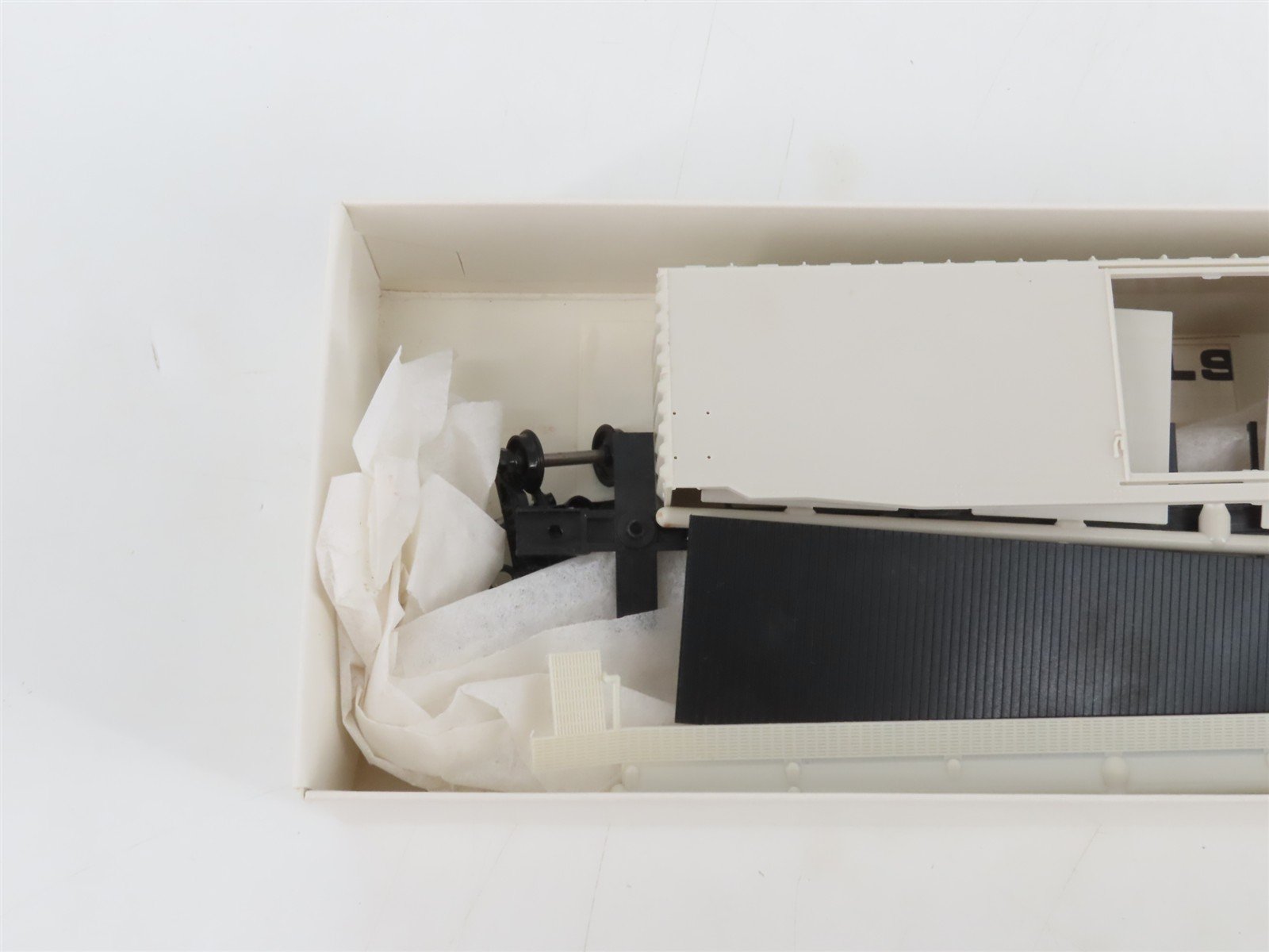 HO Scale Robin's Rails Kit 018-5300 Undecorated 50' PS-1 Single Door Box Car