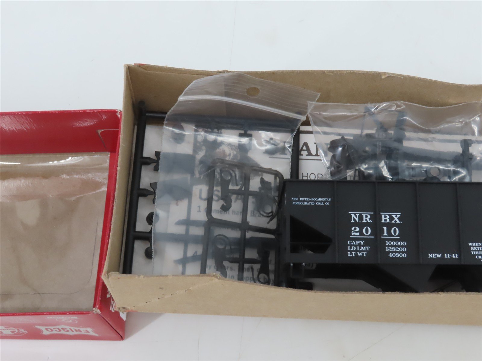 HO Scale Branchline Kit NRBX New River Berwind 2-Bay Open Hopper #2010