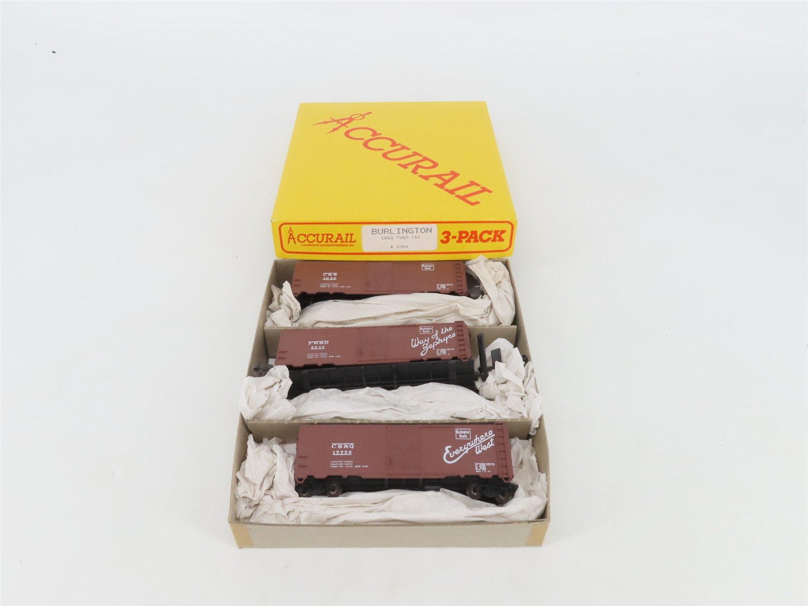 HO Scale Accurail Kit 3304 CB&Q, C&S, FW&D Burlington Route Box Cars 3-Pack