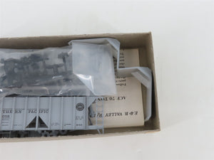 HO E&B Valley/Walthers Kit 18-5013 SP Southern Pacific 2-Bay Cov'd Hopper 165058