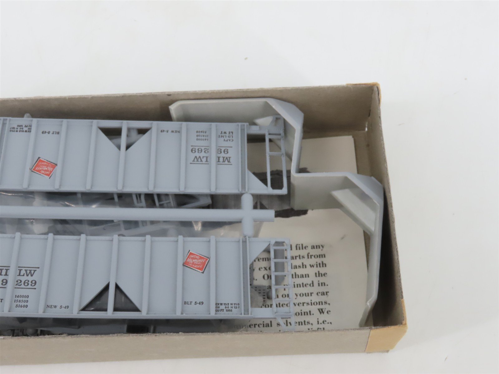 HO Scale E&B Valley/Walthers Kit 18-5015 MILW Milwaukee Road 2-Bay Hopper #99269