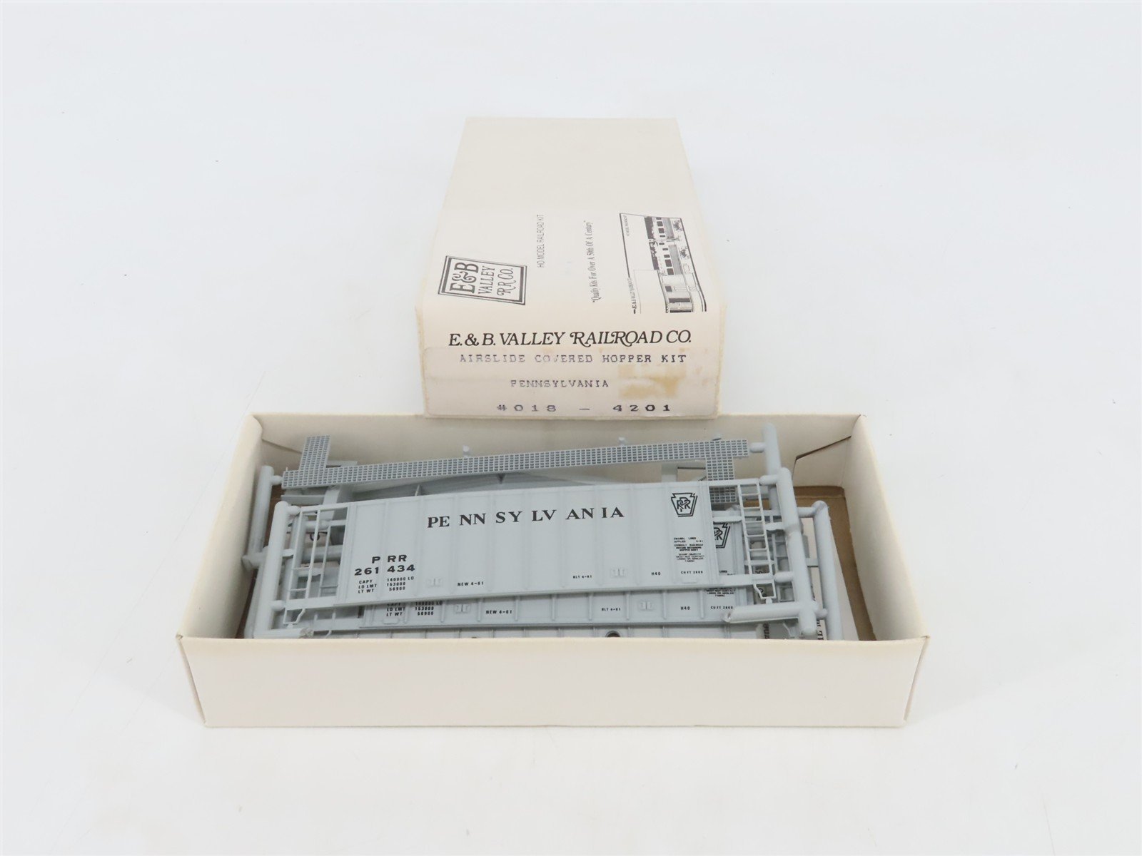 HO Scale E&B Valley Kit 018-4201 PRR Pennsylvania Covered Airslide Hopper 261434