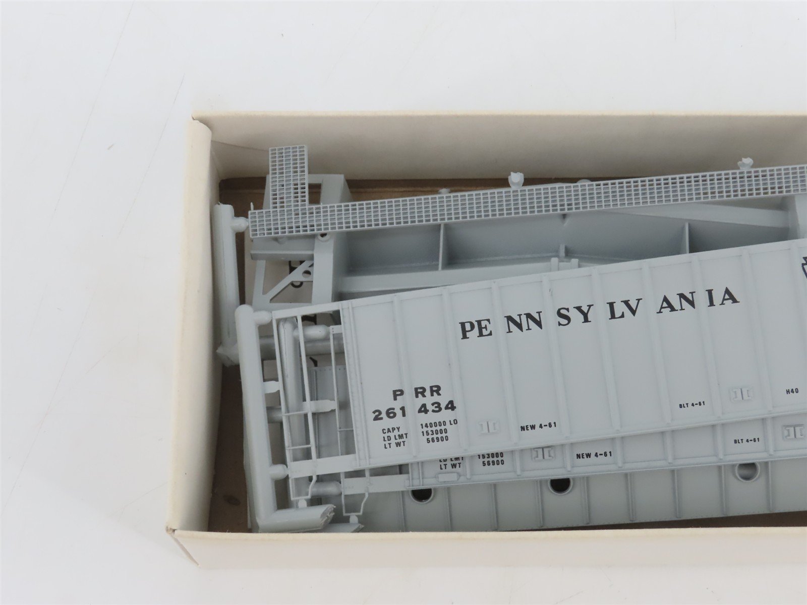 HO Scale E&B Valley Kit 018-4201 PRR Pennsylvania Covered Airslide Hopper 261434