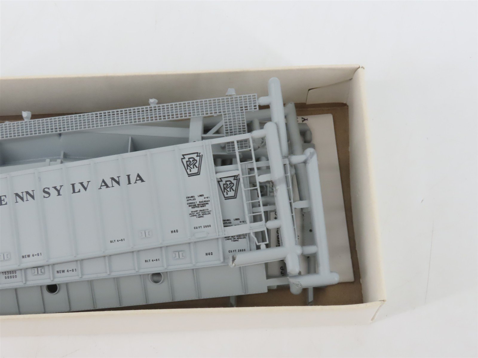 HO Scale E&B Valley Kit 018-4201 PRR Pennsylvania Covered Airslide Hopper 261434