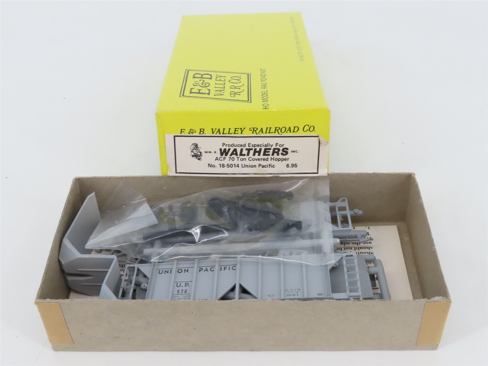 HO Scale E&B Valley/Walthers Kit 18-5014 UP Union Pacific 2-Bay Hopper #576