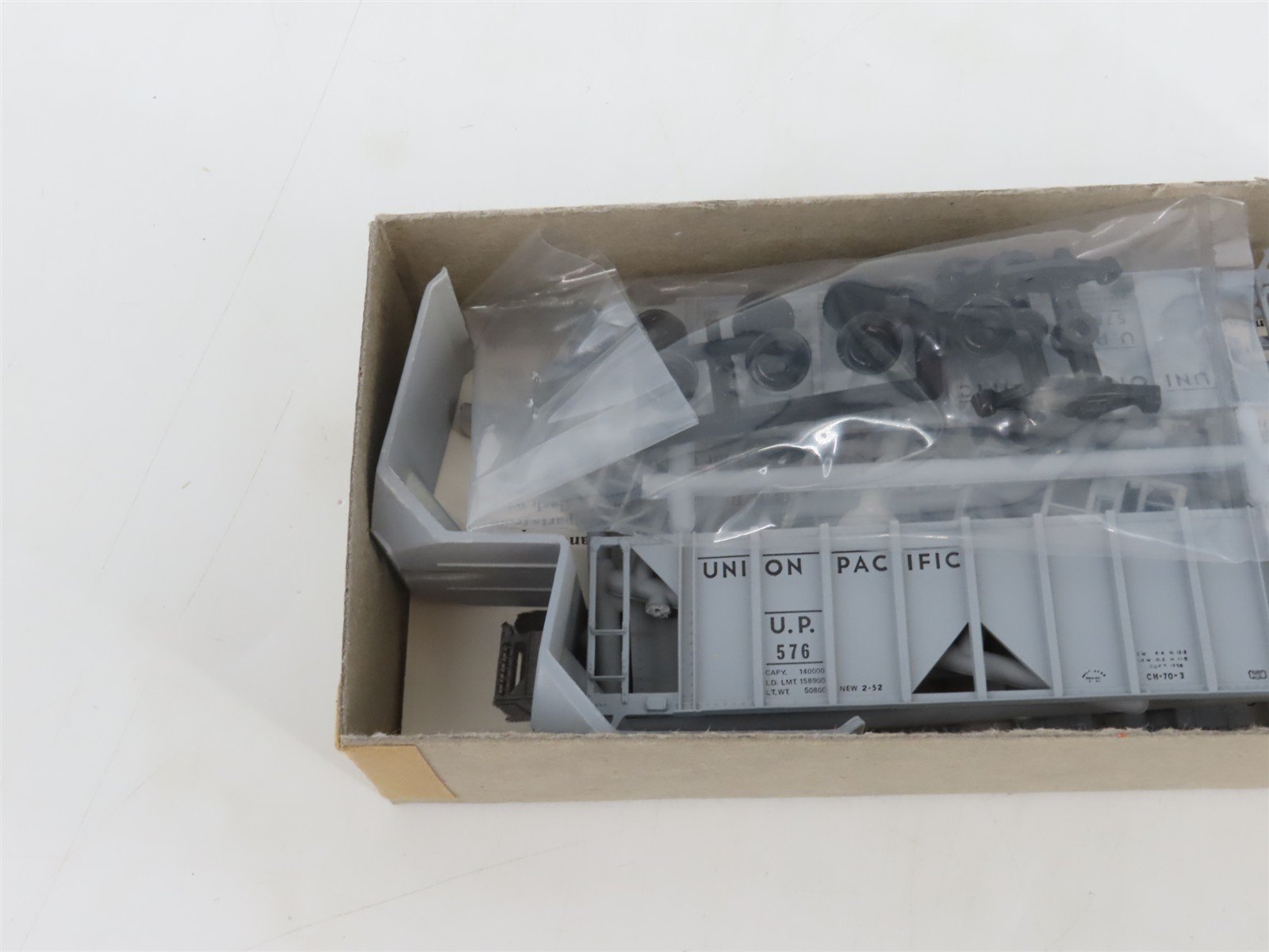 HO Scale E&B Valley/Walthers Kit 18-5014 UP Union Pacific 2-Bay Hopper #576