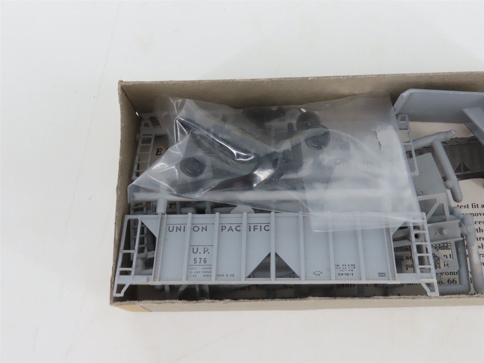 HO Scale E&B Valley/Walthers Kit 18-5014 UP Union Pacific 2-Bay Hopper #576
