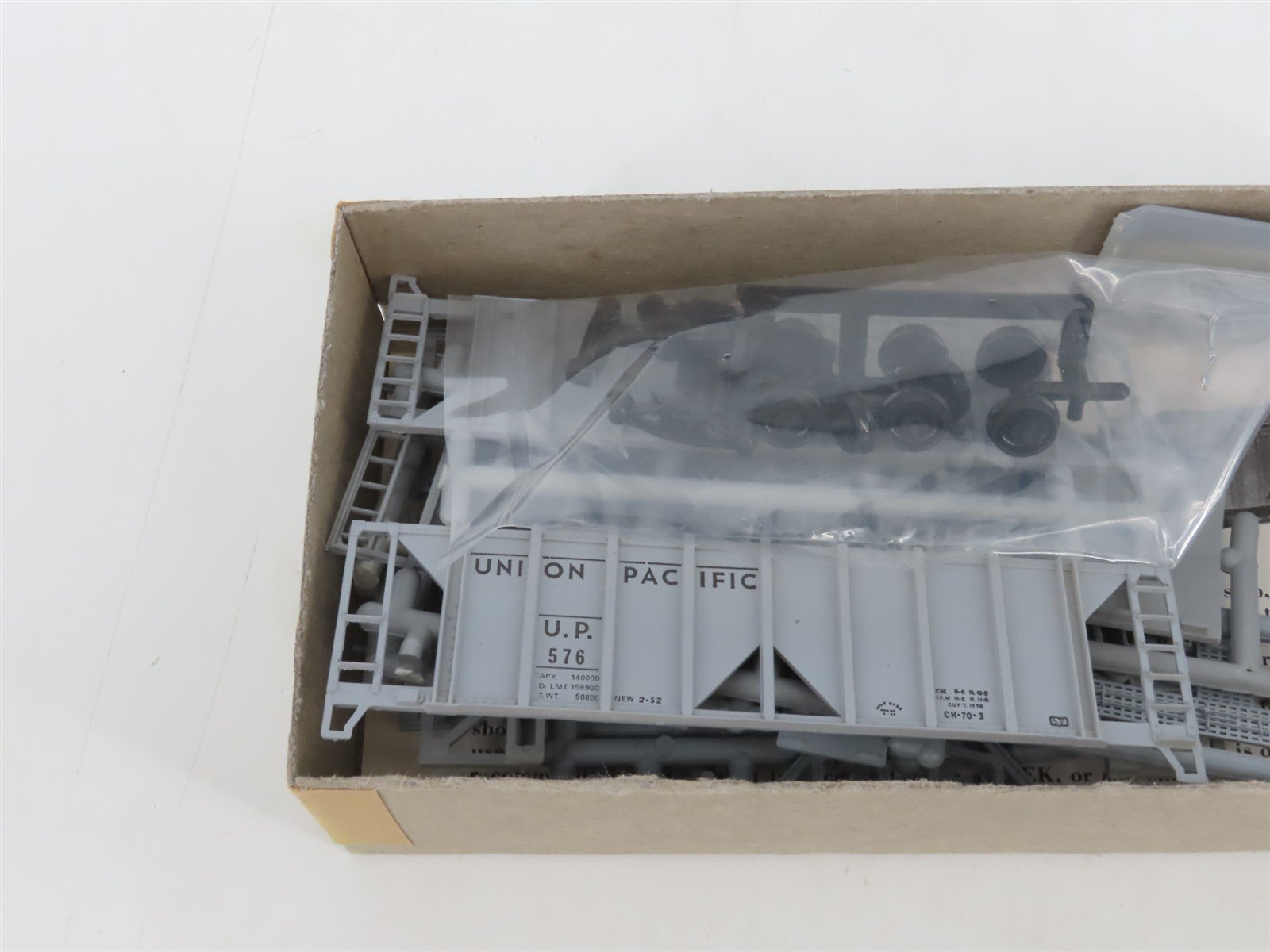 HO Scale E&B Valley/Walthers Kit 18-5014 UP Union Pacific 2-Bay Hopper #576