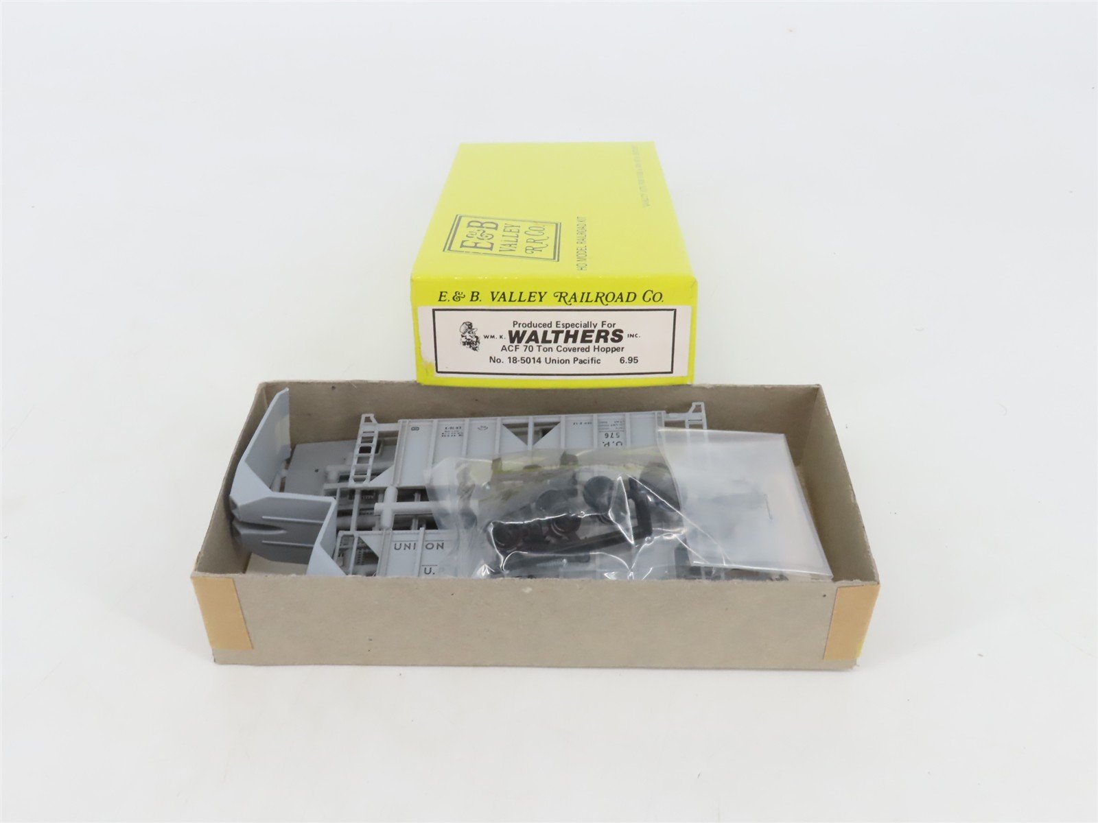 HO Scale E&B Valley/Walthers Kit 18-5014 UP Union Pacific 2-Bay Hopper #576