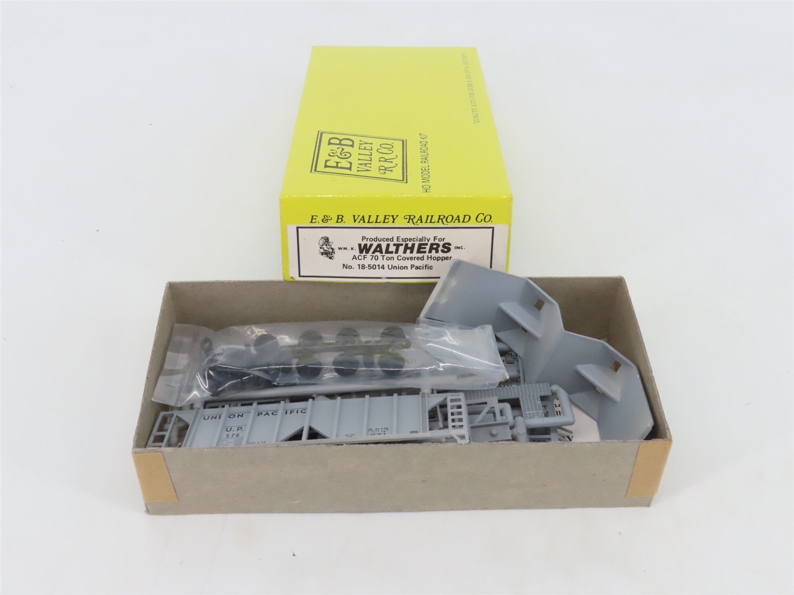 HO Scale E&B Valley/Walthers Kit 18-5014 UP Union Pacific 2-Bay Hopper #576