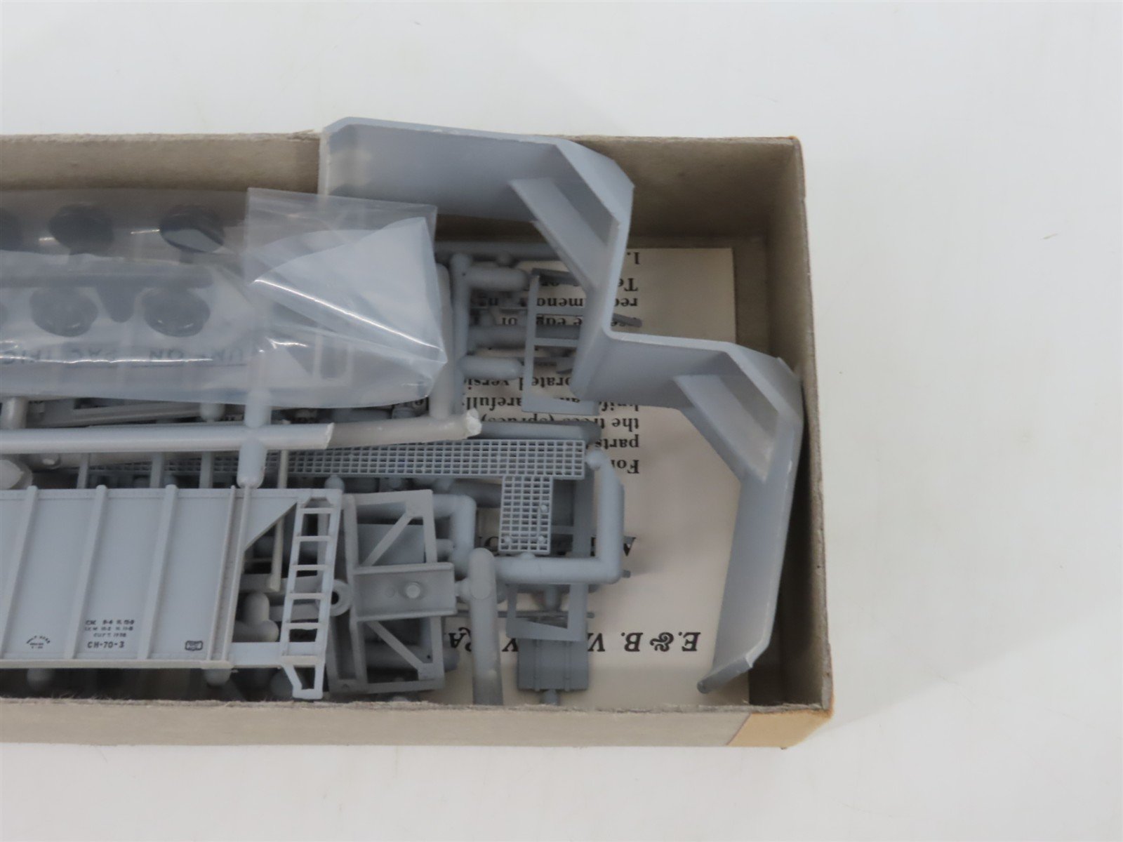 HO Scale E&B Valley/Walthers Kit 18-5014 UP Union Pacific 2-Bay Hopper #576