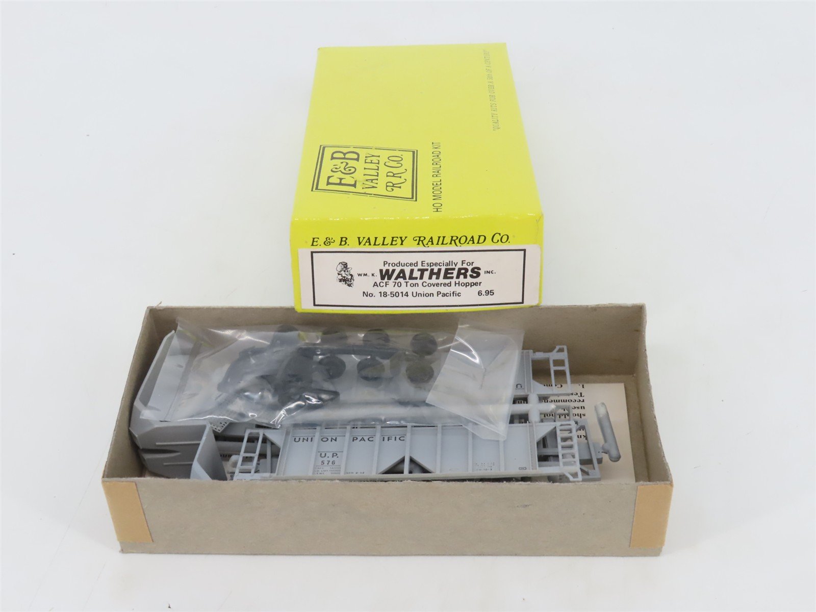 HO Scale E&B Valley/Walthers Kit 18-5014 UP Union Pacific 2-Bay Hopper #576