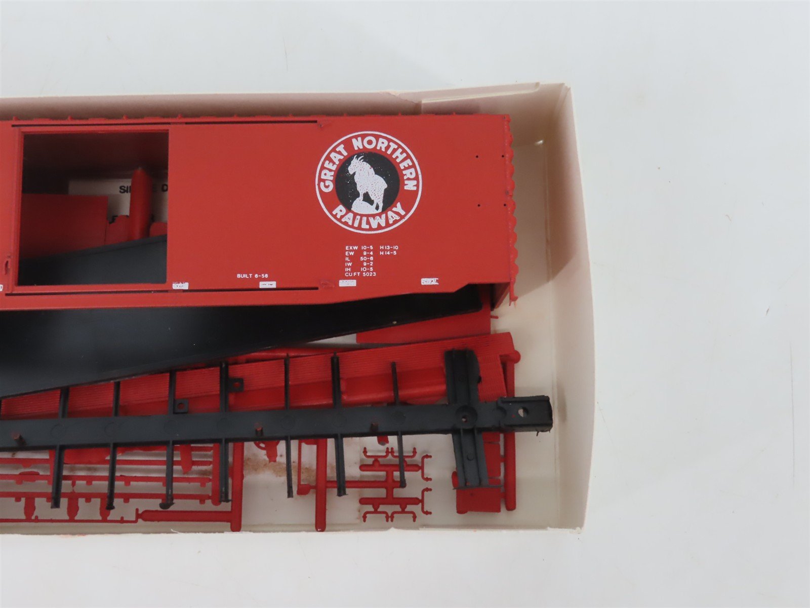 HO Scale Robin's Rails Kit 9977 GN Great Northern 50' Single Door Box Car #31238