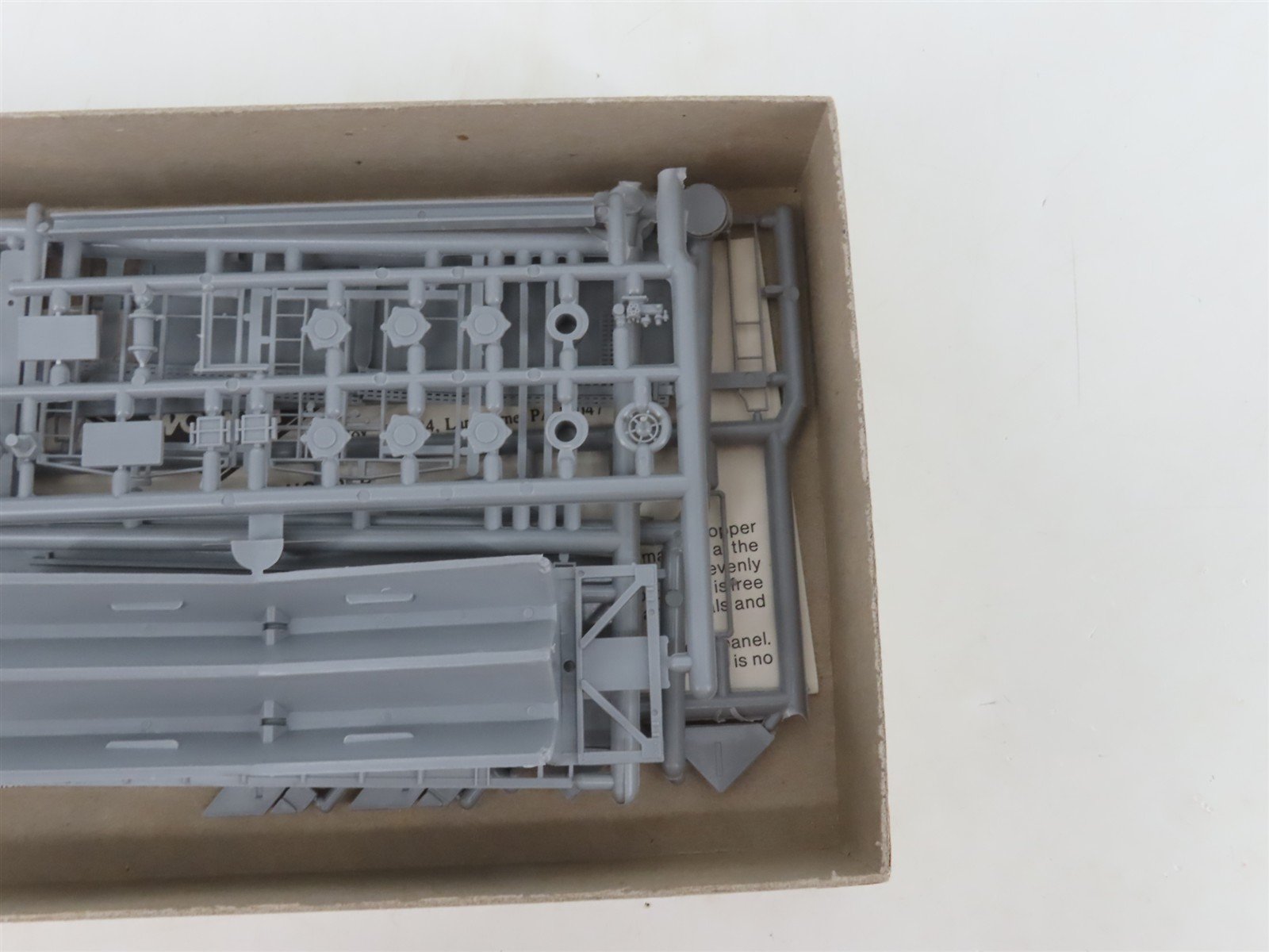 HO Scale Eastern Car Works Kit 2600 Undecorated Airslide Covered Hopper