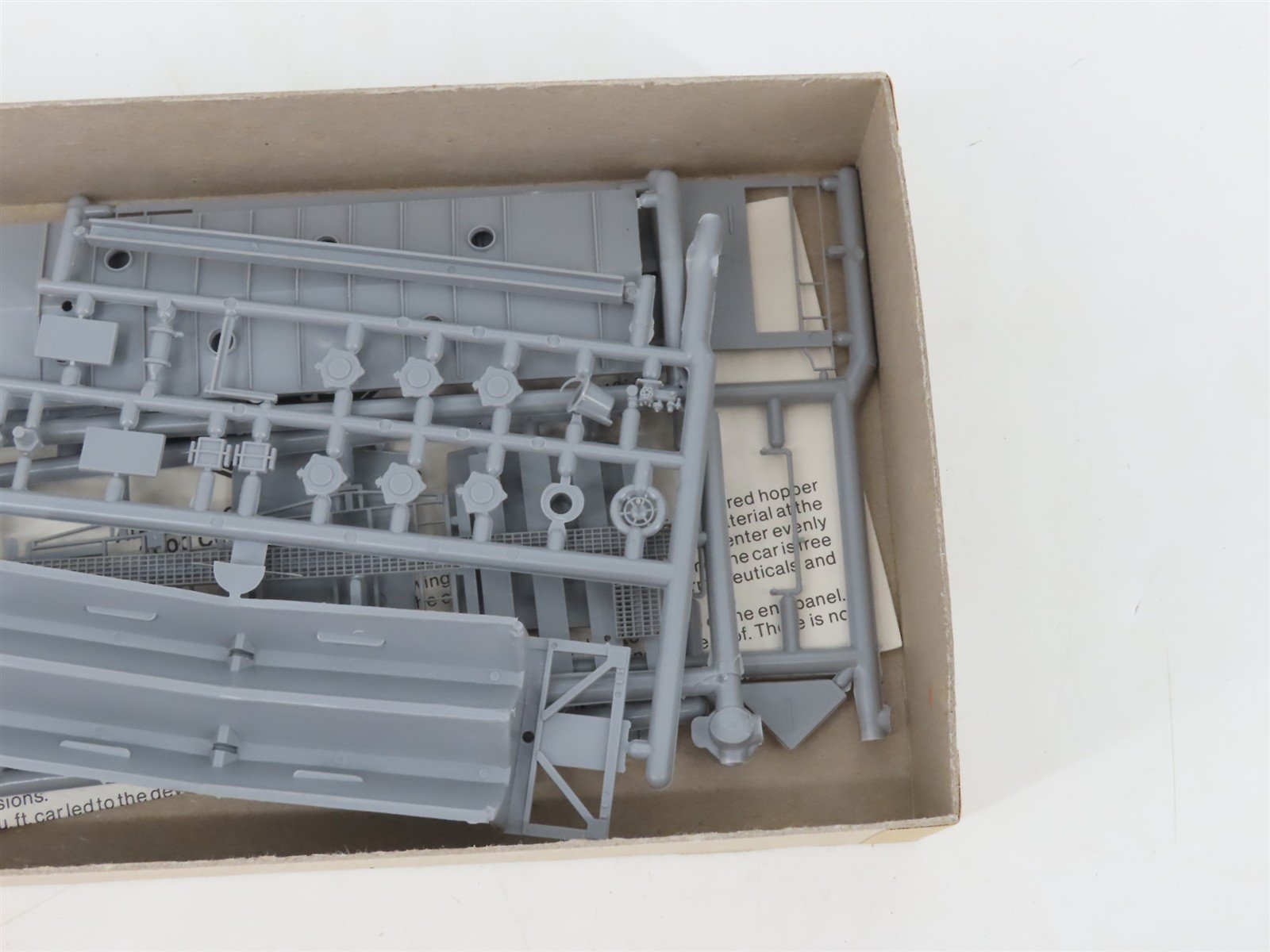 HO Scale Eastern Car Works Kit 2600 Undecorated Airslide Covered Hopper