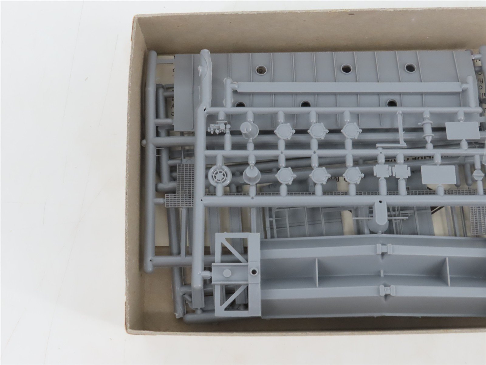 HO Scale Eastern Car Works Kit 2600 Undecorated Airslide Covered Hopper