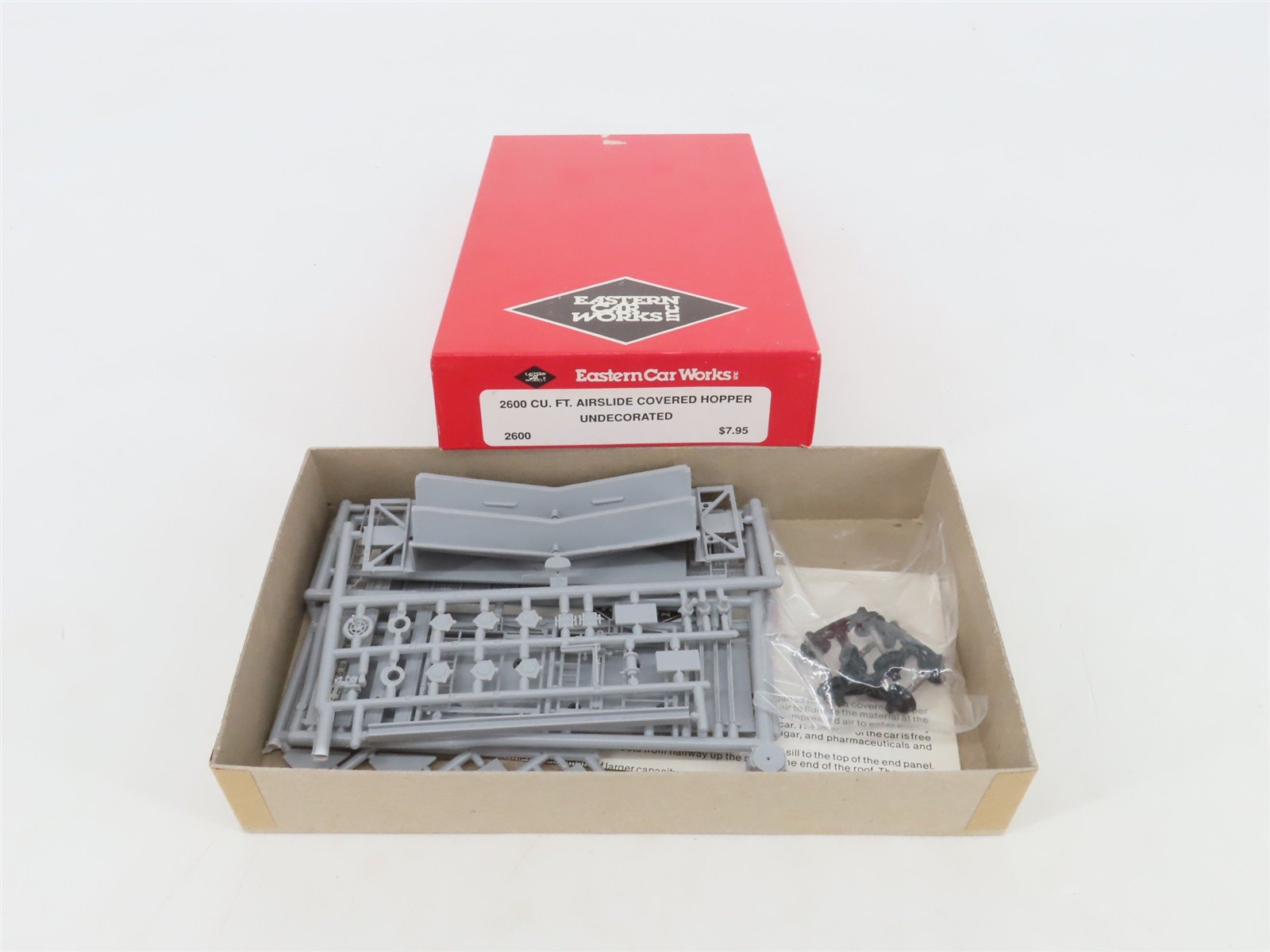 HO Scale Eastern Car Works Kit 2600 Undecorated Airslide Covered Hopper