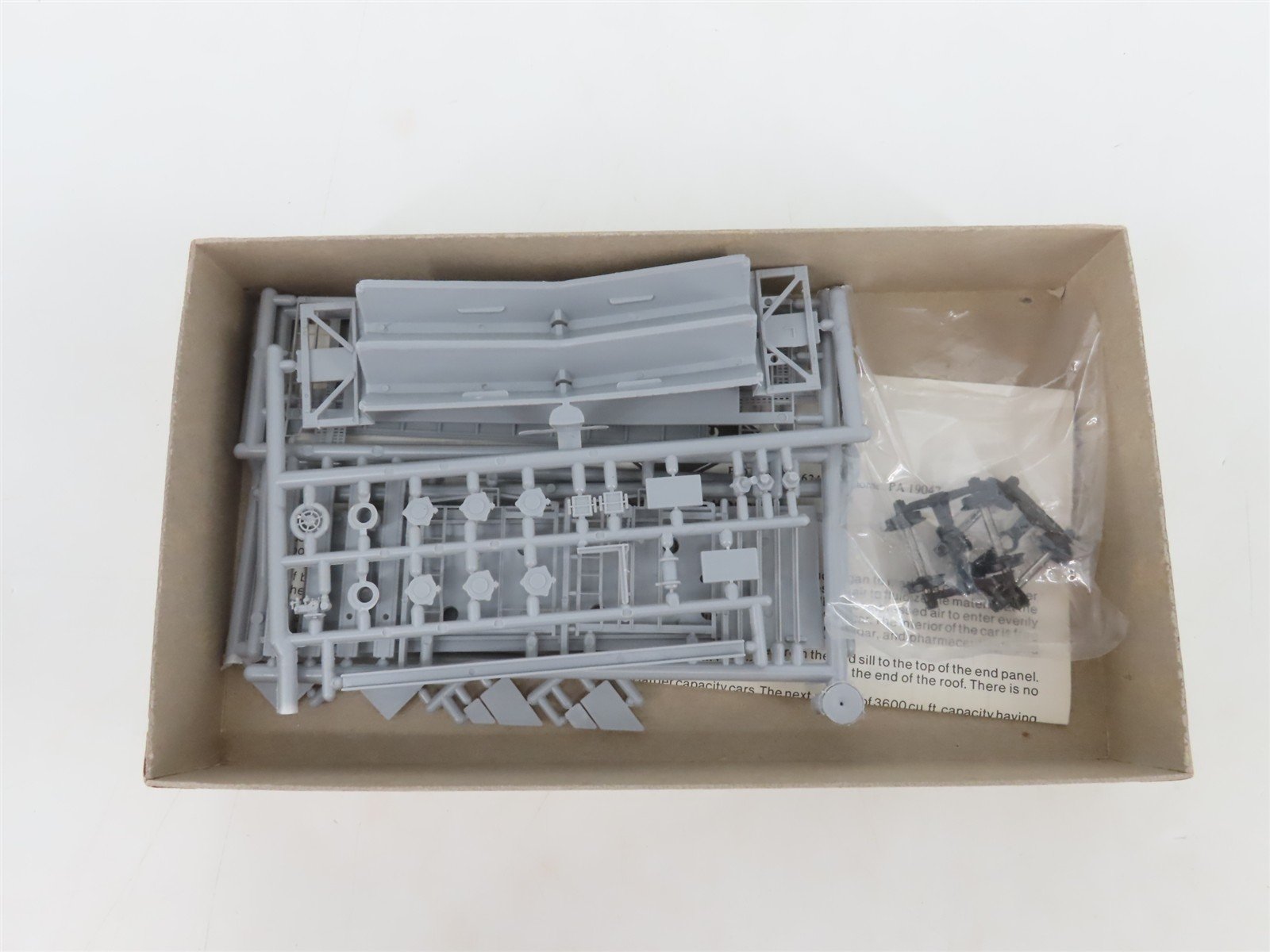 HO Scale Eastern Car Works Kit 2600 Undecorated Airslide Covered Hopper