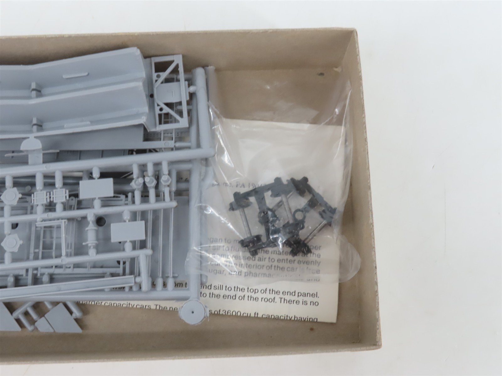 HO Scale Eastern Car Works Kit 2600 Undecorated Airslide Covered Hopper