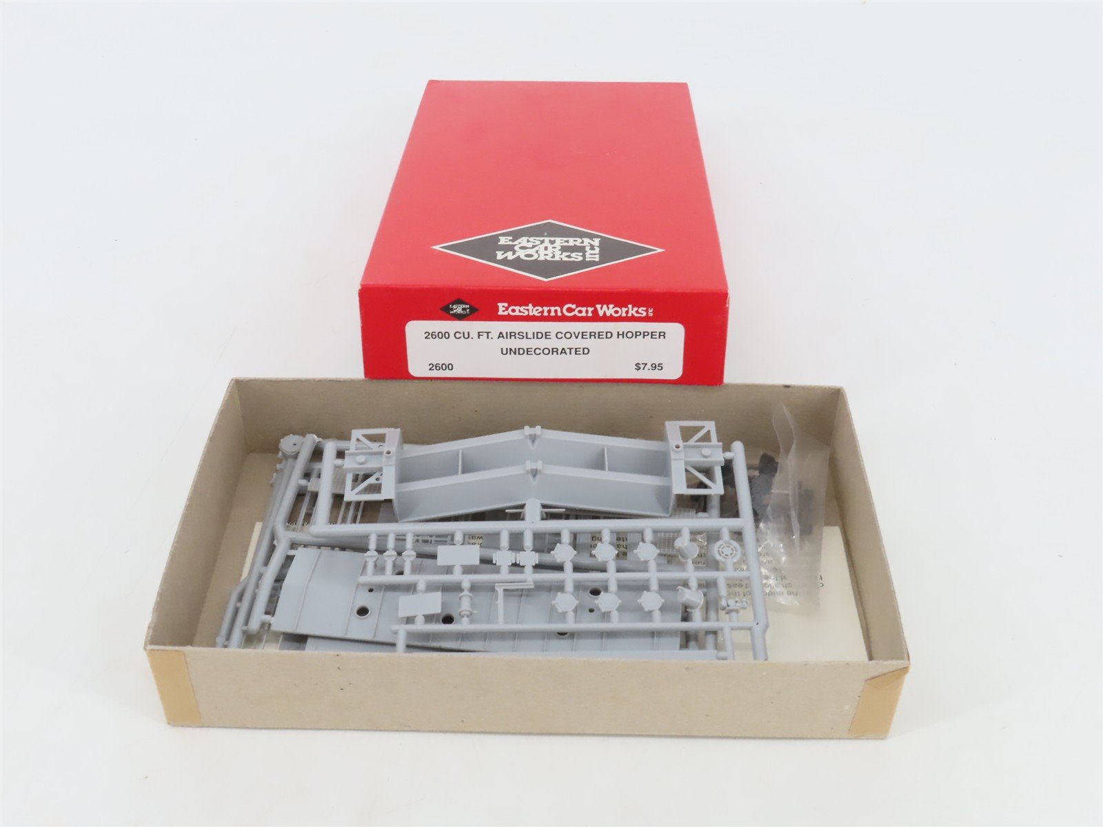 HO Scale Eastern Car Works Kit 2600 Undecorated Airslide Covered Hopper
