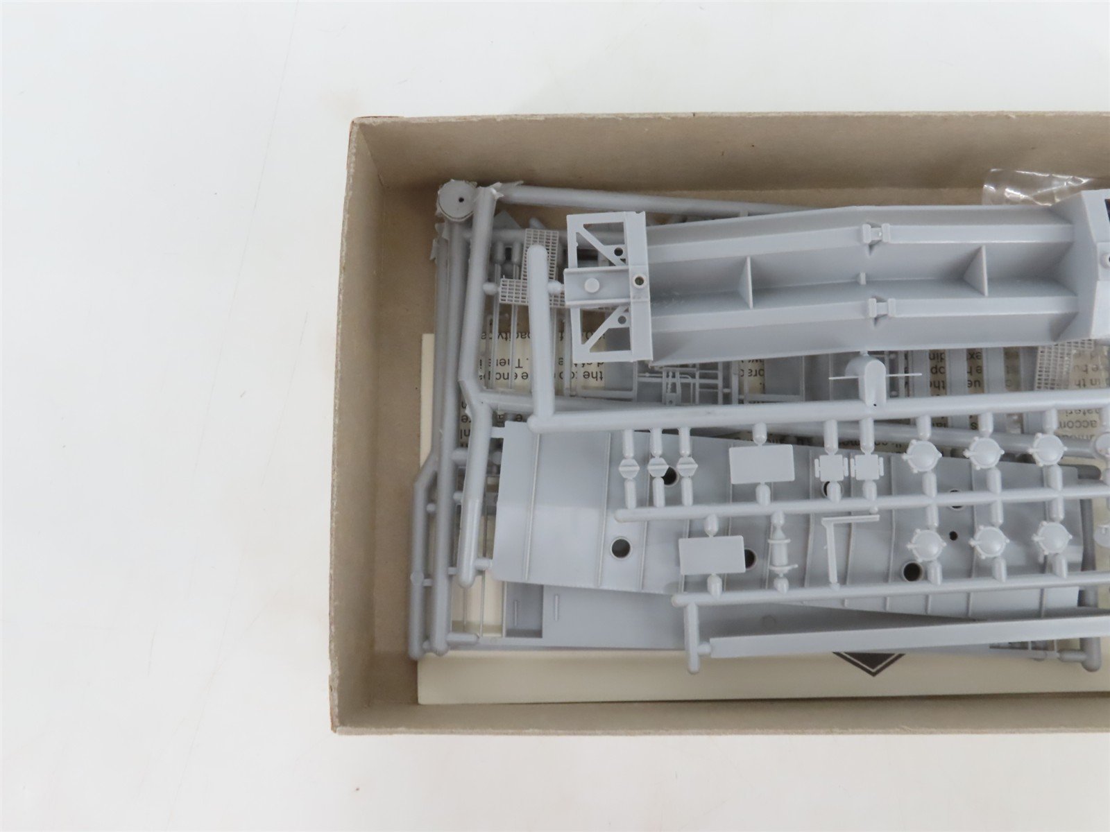 HO Scale Eastern Car Works Kit 2600 Undecorated Airslide Covered Hopper
