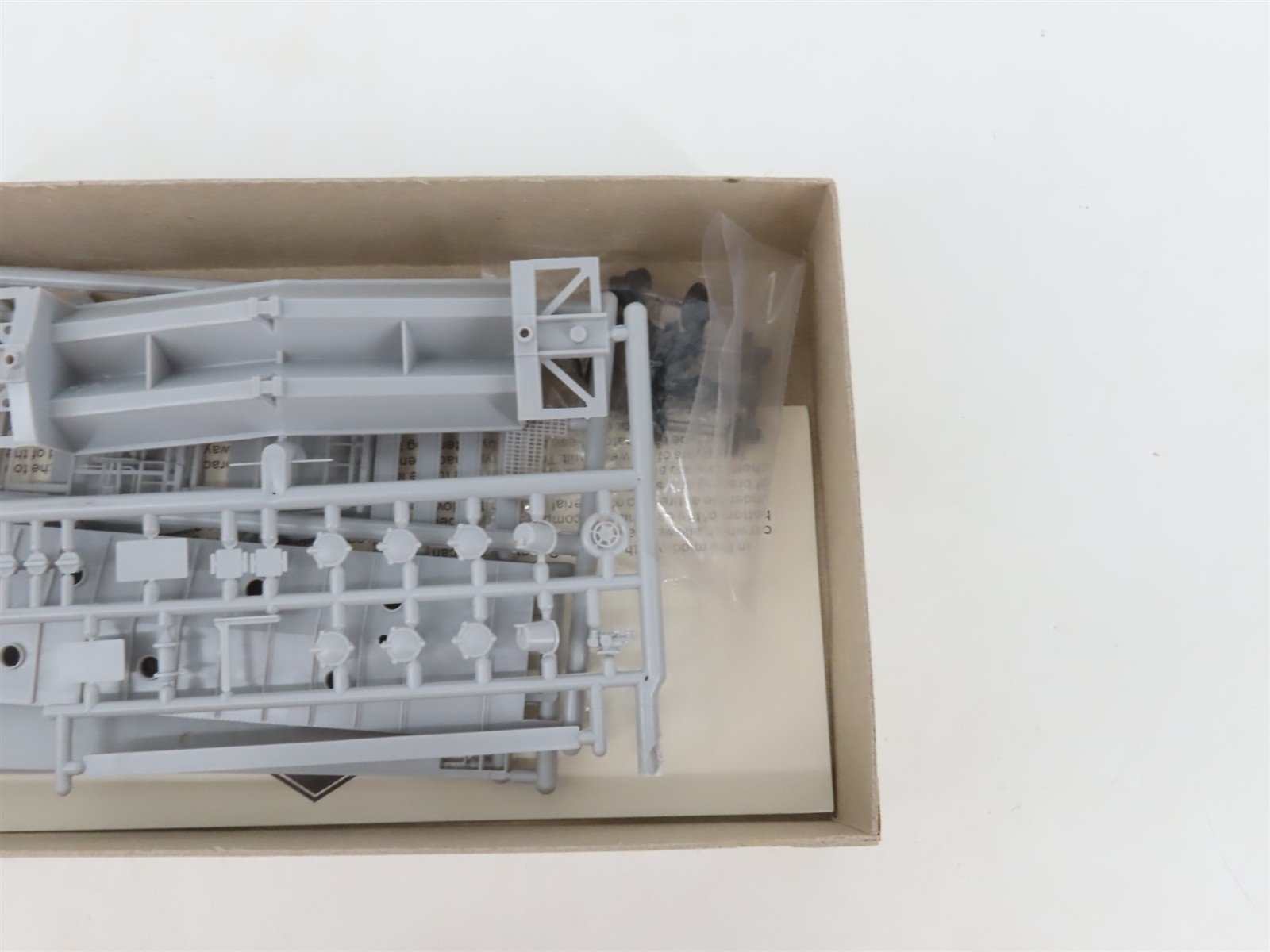 HO Scale Eastern Car Works Kit 2600 Undecorated Airslide Covered Hopper
