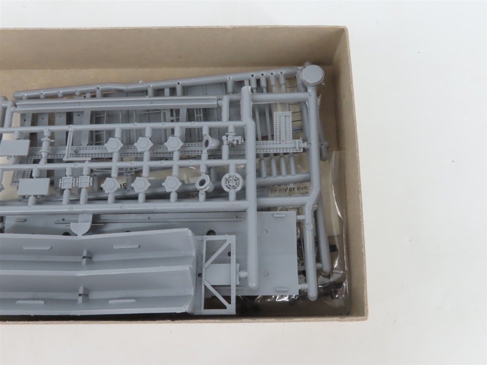 HO Scale Eastern Car Works Kit 2600 Undecorated Airslide Covered Hopper