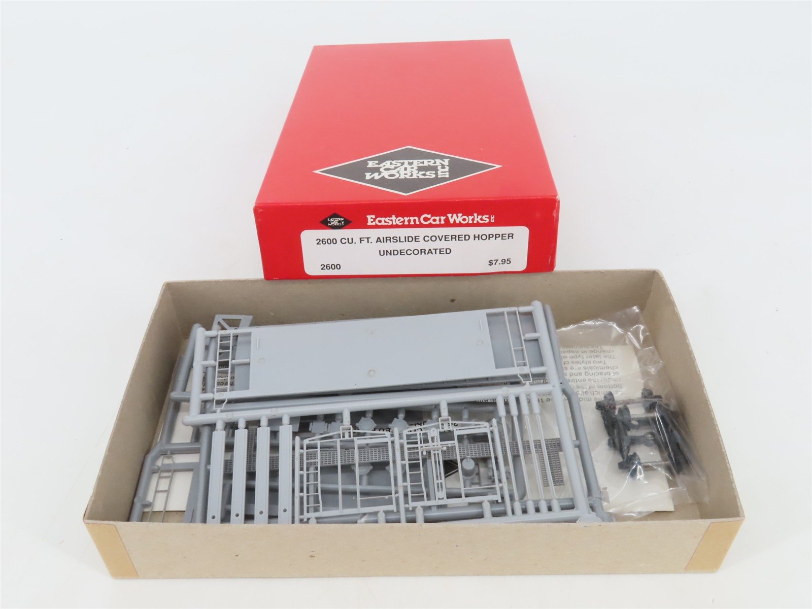 HO Scale Eastern Car Works Kit 2600 Undecorated Airslide Covered Hopper