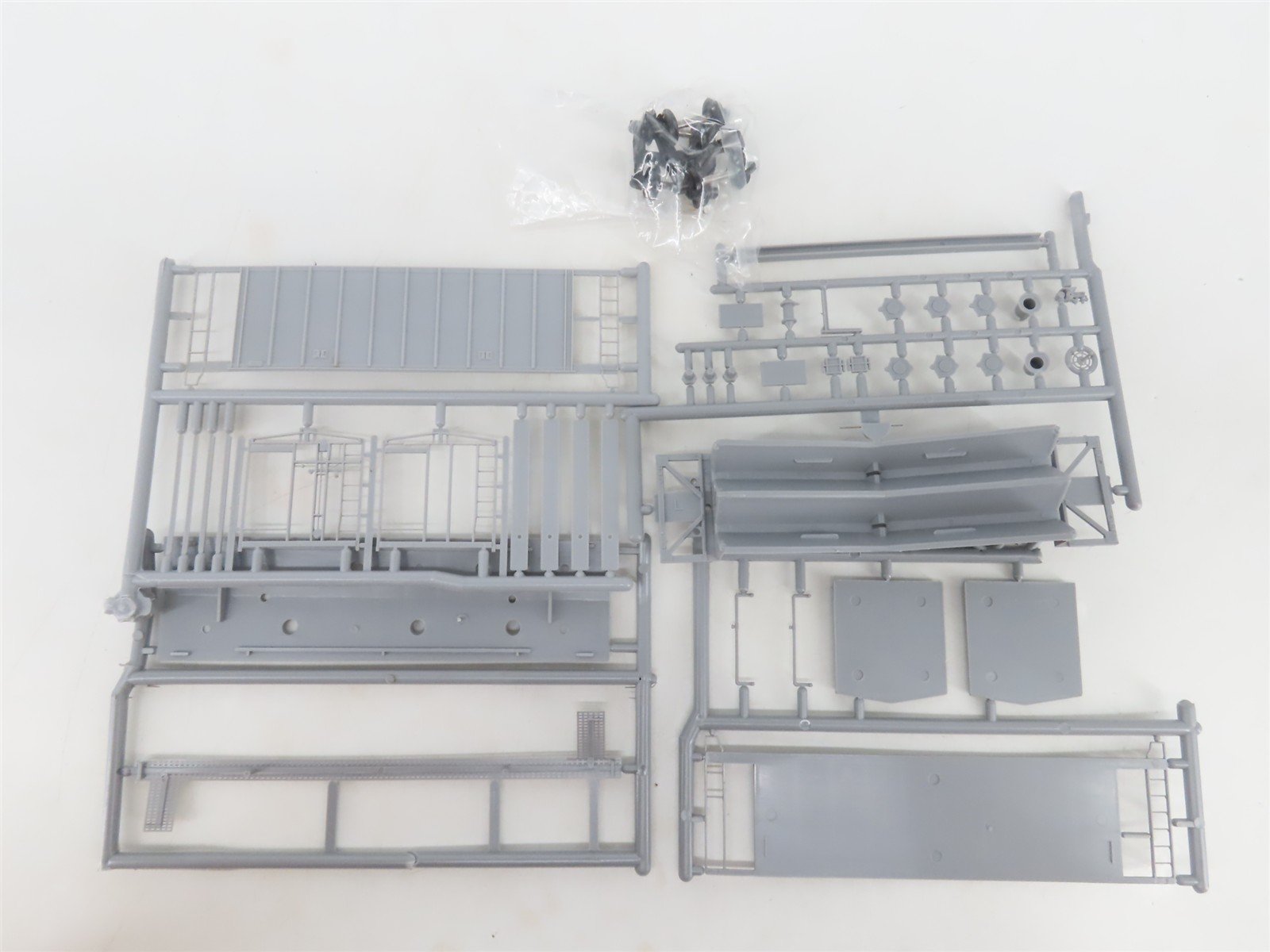 HO Scale Eastern Car Works Kit 2600 Undecorated Airslide Covered Hopper