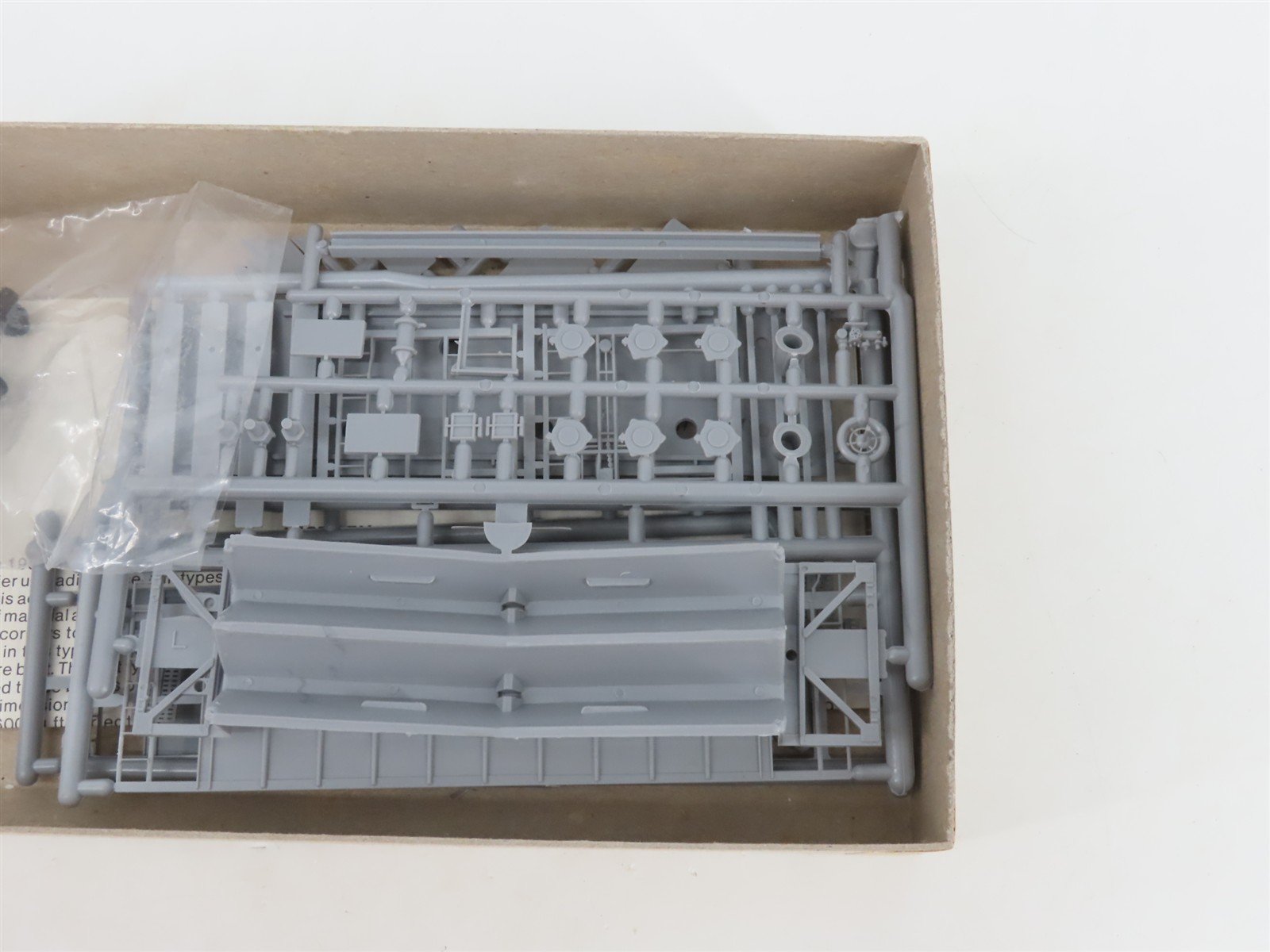 HO Scale Eastern Car Works Kit 2600 Undecorated Airslide Covered Hopper