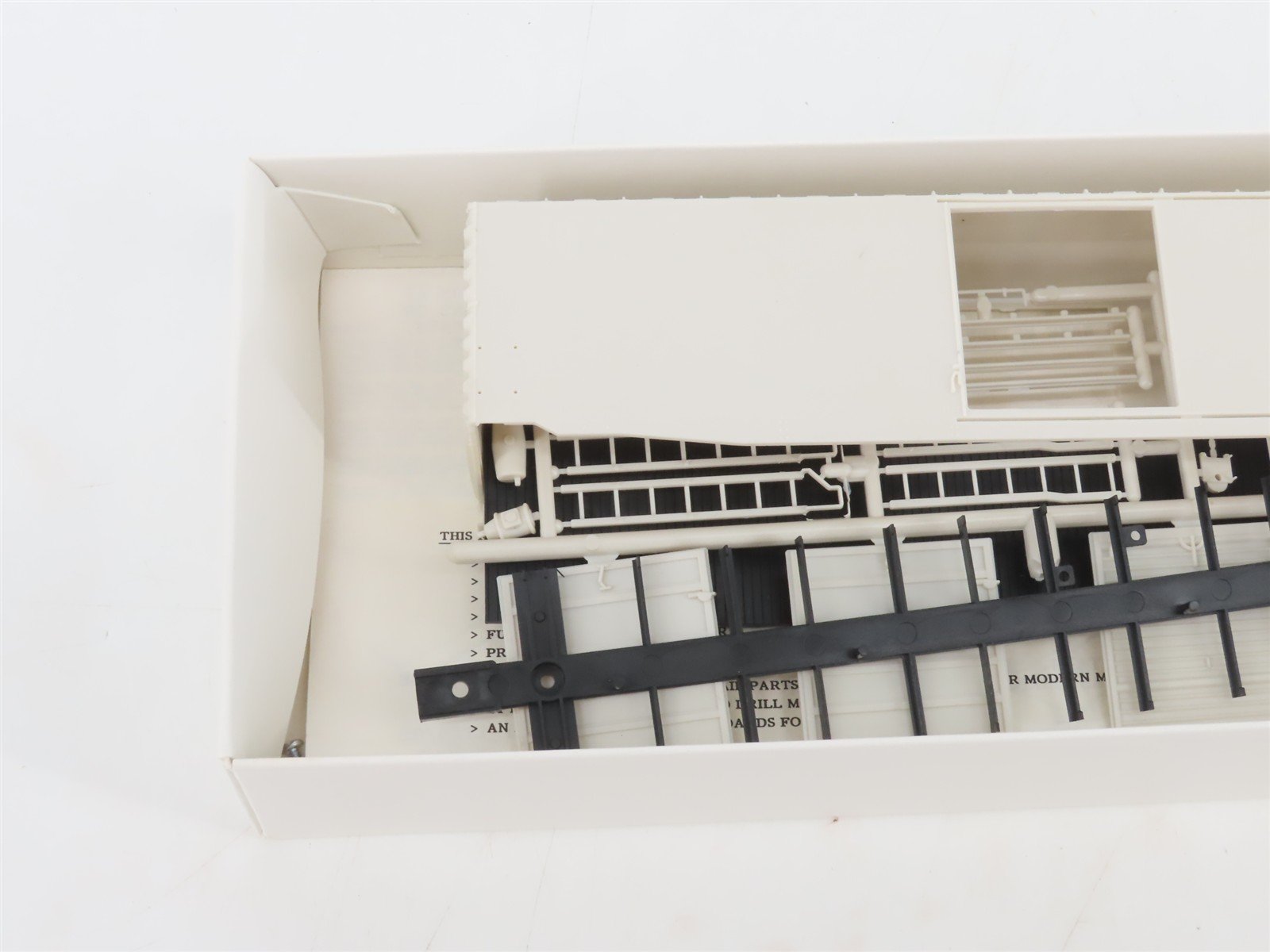 HO Scale Robin's Rails Kit 018-5300 Undecorated PS-1 50' Single Door Box Car