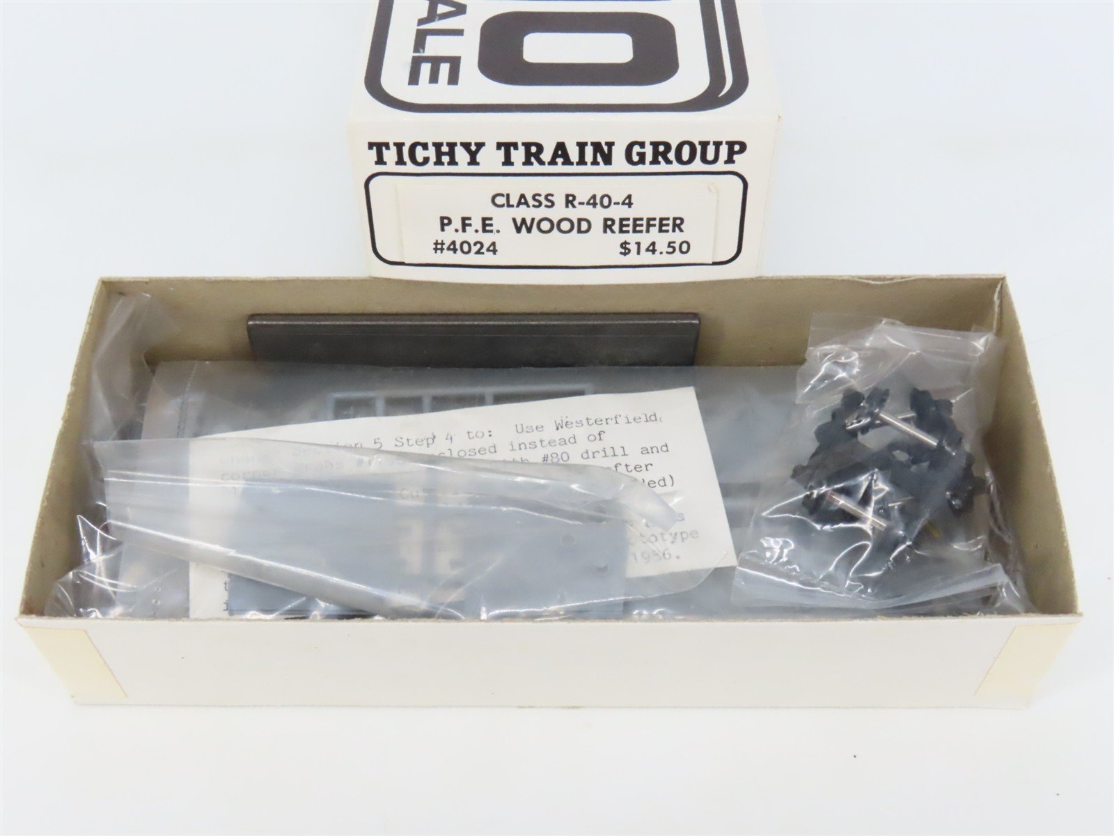 HO Scale Tichy 4024 Undecorated Class R-40-4 PFE Wood Reefer Car Kit