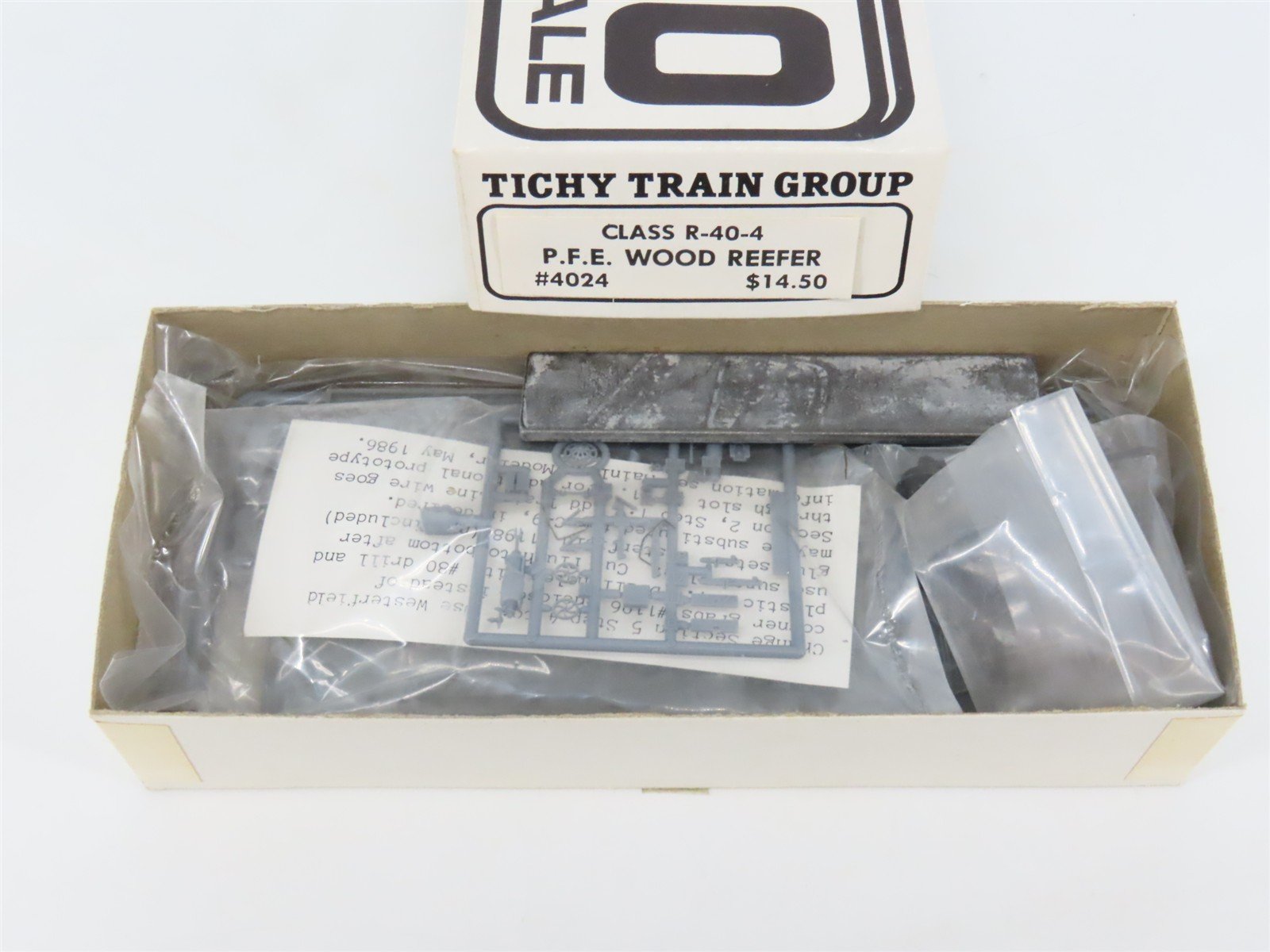 HO Scale Tichy 4024 Undecorated Class R-40-4 PFE Wood Reefer Car Kit