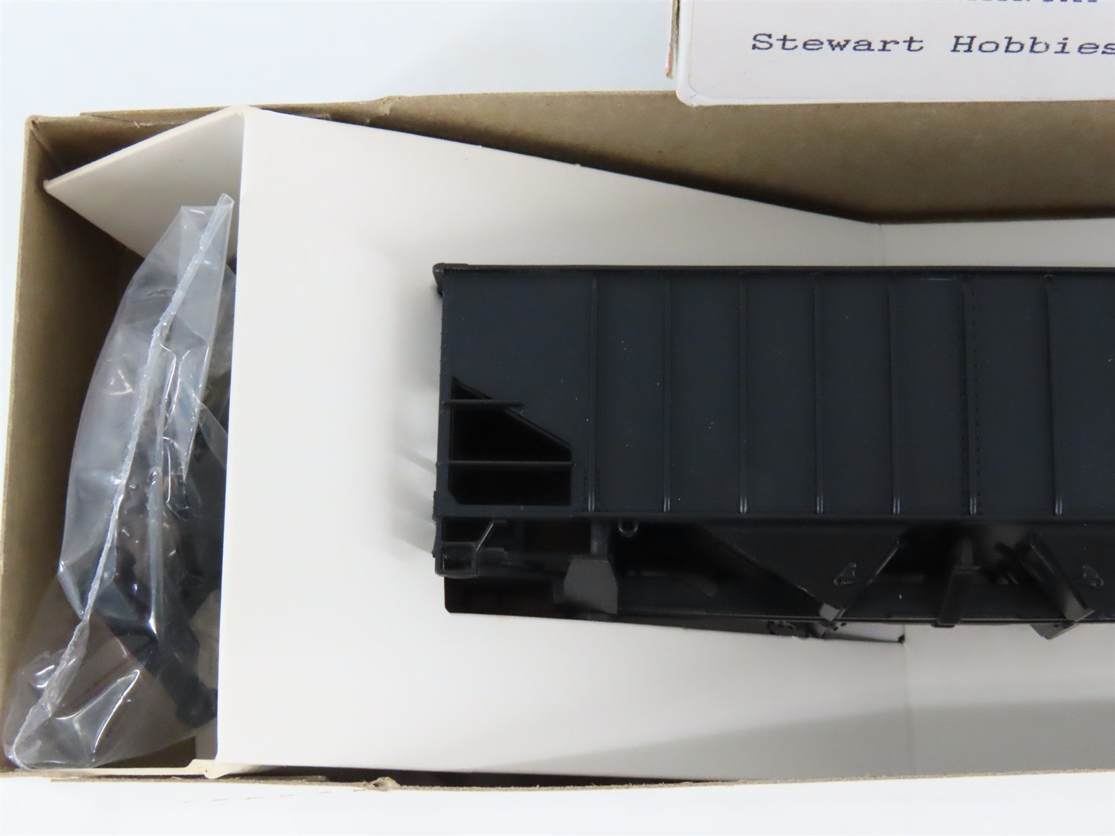 HO Scale Stewart 10000 Undecorated 70-Ton 14 Panel 3-Bay Hopper Kit