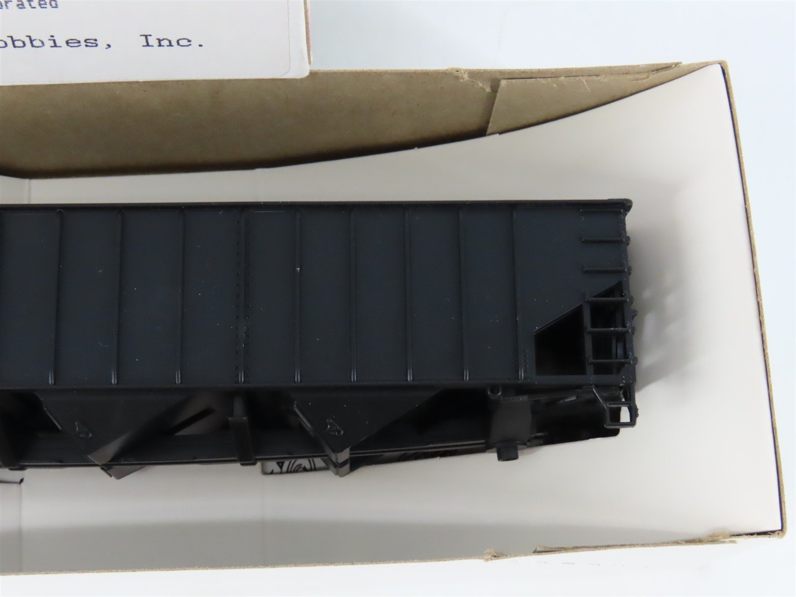 HO Scale Stewart 10000 Undecorated 70-Ton 14 Panel 3-Bay Hopper Kit