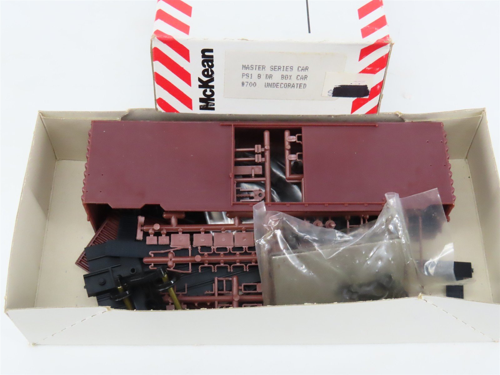 HO Scale McKean Master Series 700 Undecorated 40' PS-1 Boxcar Kit
