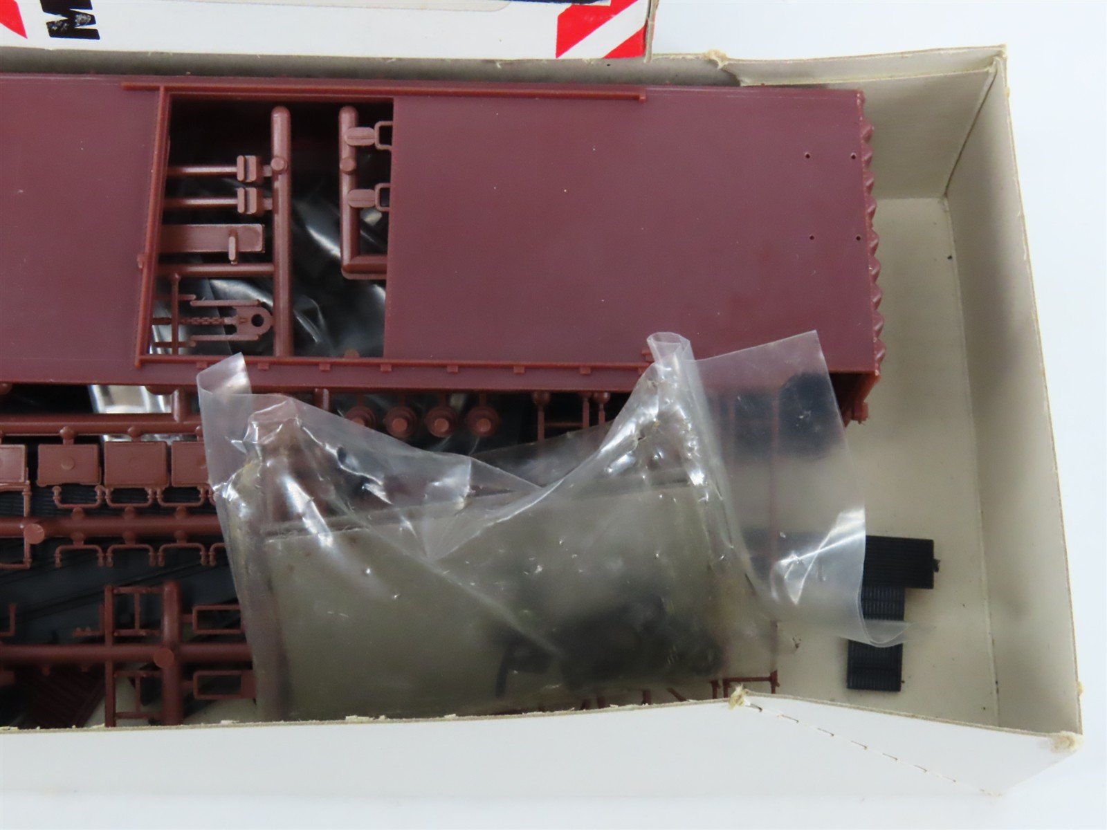 HO Scale McKean Master Series 700 Undecorated 40' PS-1 Boxcar Kit