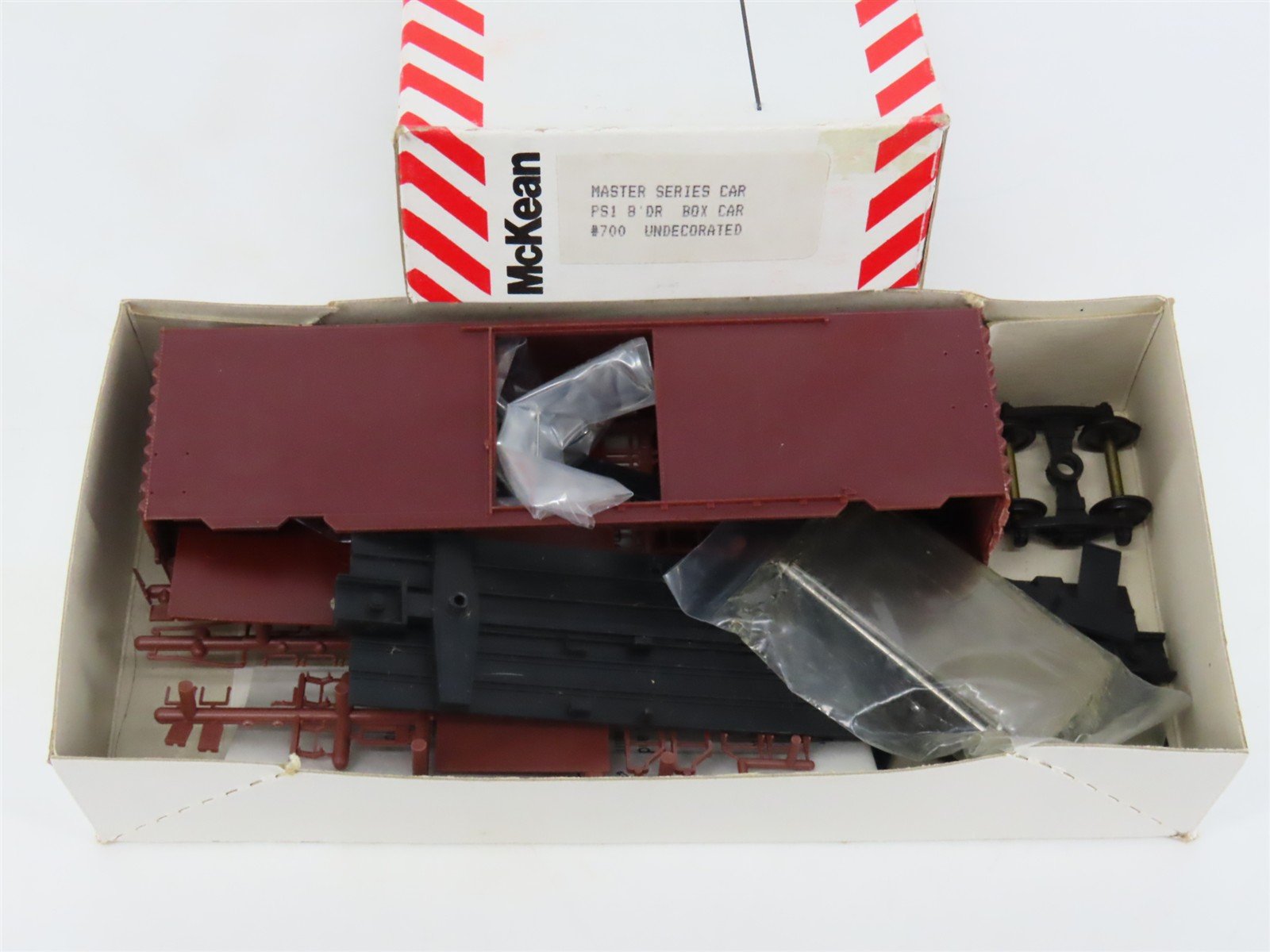 HO Scale McKean Master Series 700 Undecorated 40' PS-1 Boxcar Kit