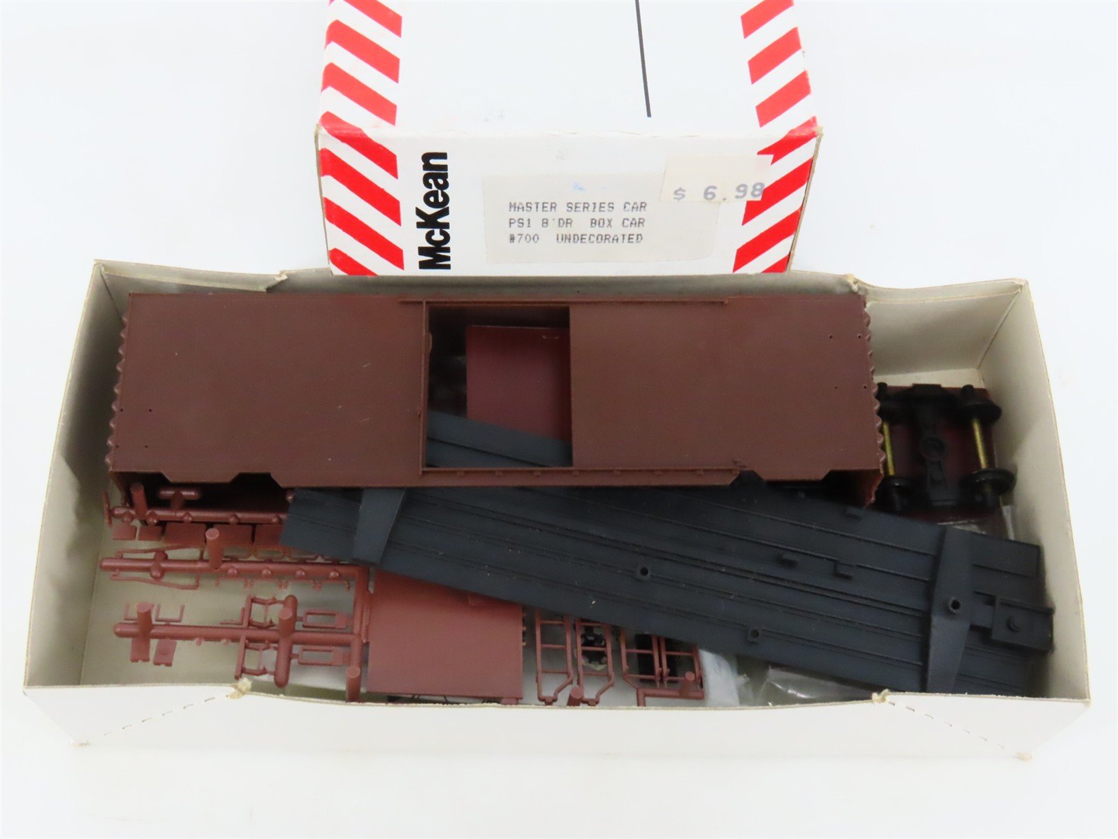 HO Scale McKean Master Series 700 Undecorated 40' PS-1 Boxcar Kit