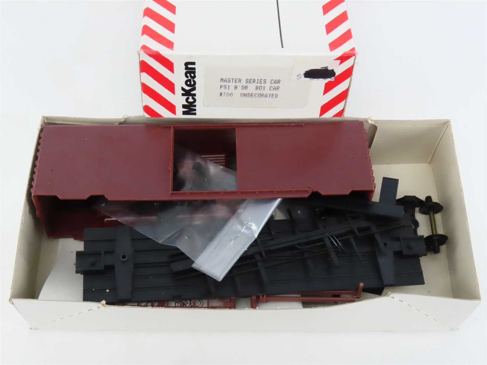 HO Scale McKean Master Series 700 Undecorated 40' PS-1 Boxcar Kit