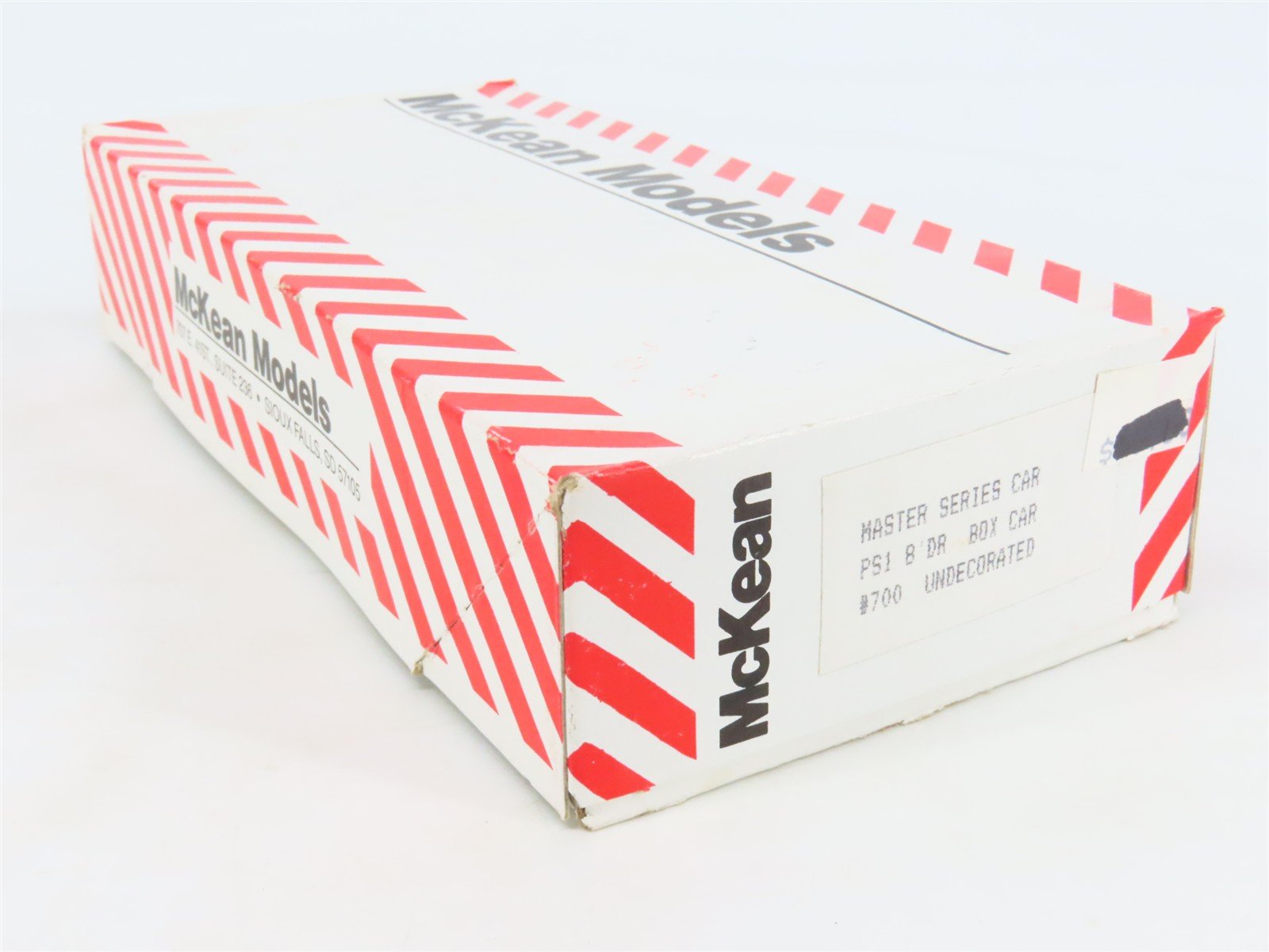 HO Scale McKean Master Series 700 Undecorated 40' PS-1 Boxcar Kit