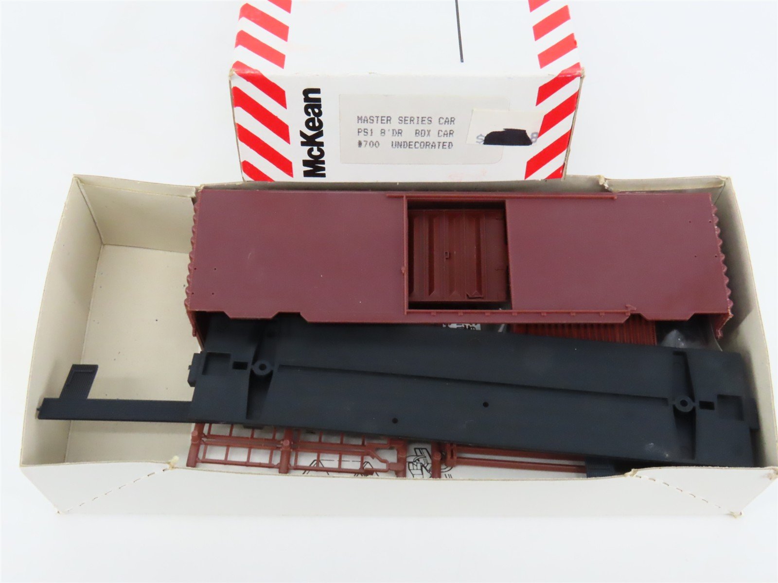 HO Scale McKean Master Series 700 Undecorated 40' PS-1 Boxcar Kit