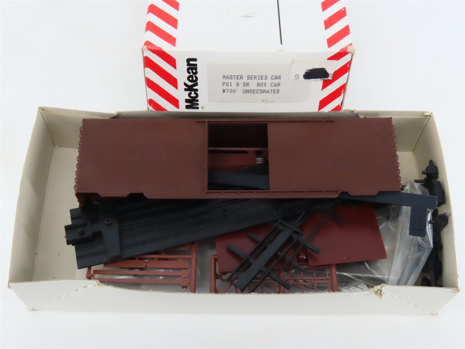 HO Scale McKean Master Series 700 Undecorated 40' PS-1 Boxcar Kit
