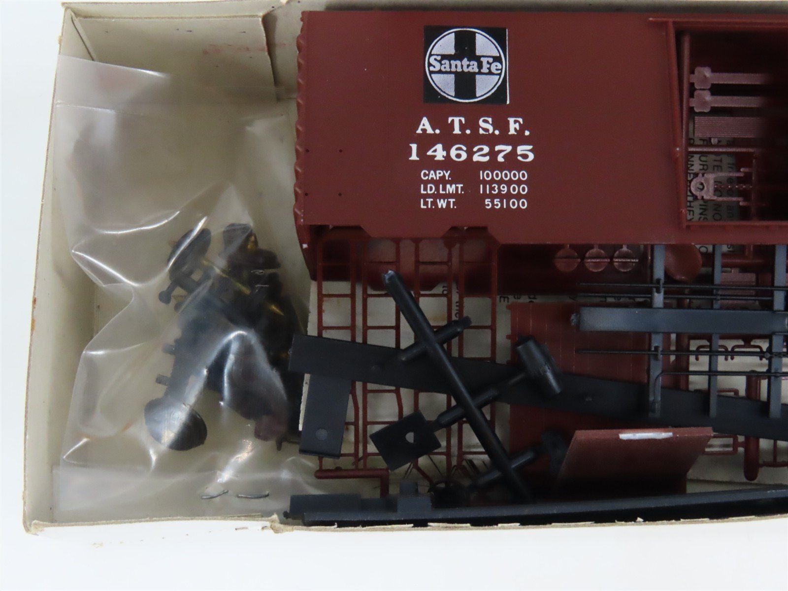 HO Scale McKean Models 719 ATSF Santa Fe 40' PS-1 Boxcar #146275 Kit