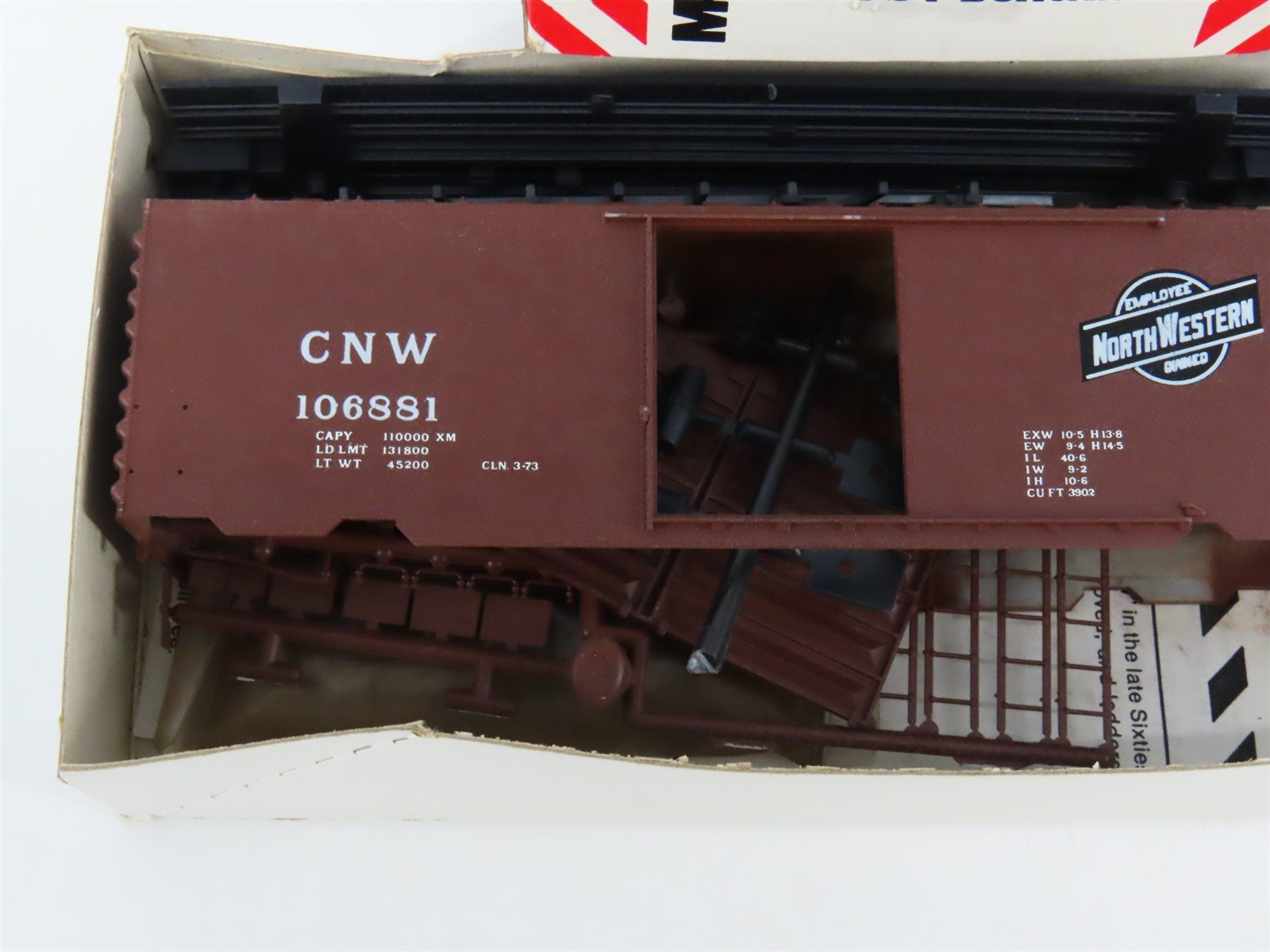 HO McKean Master Series 702 CNW Chicago Northwestern 40' PS-1 Boxcar #106881 Kit