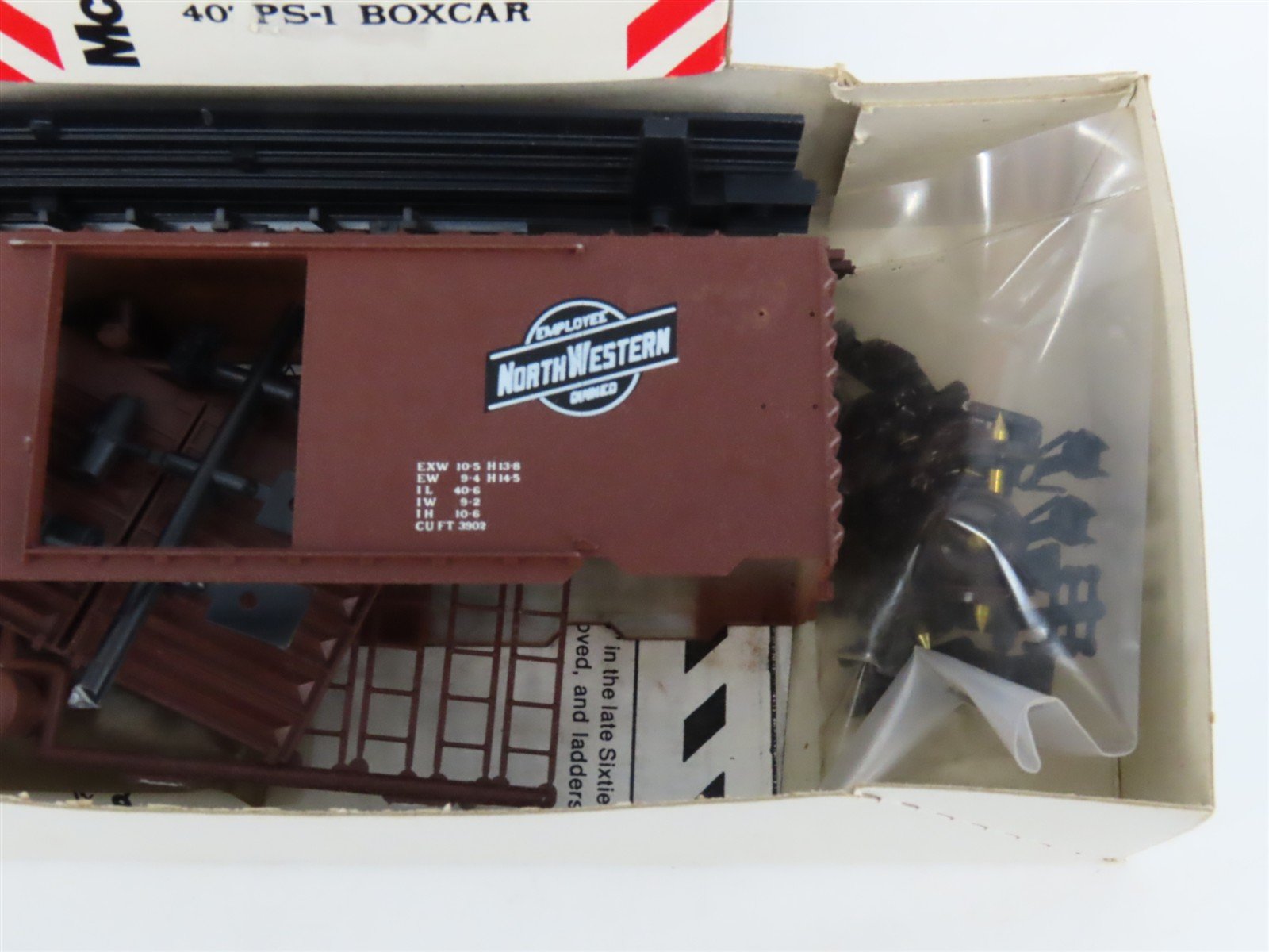HO McKean Master Series 702 CNW Chicago Northwestern 40' PS-1 Boxcar #106881 Kit
